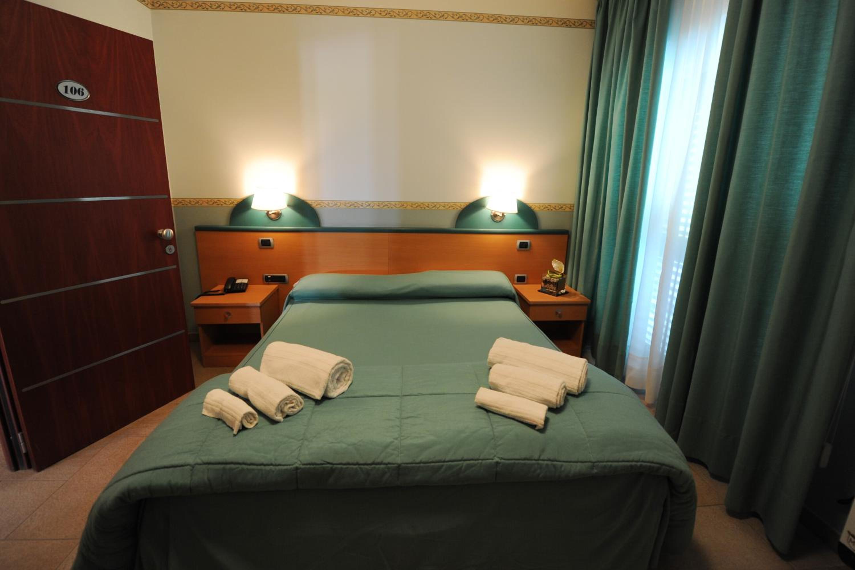 Double or Twin Room photo 2