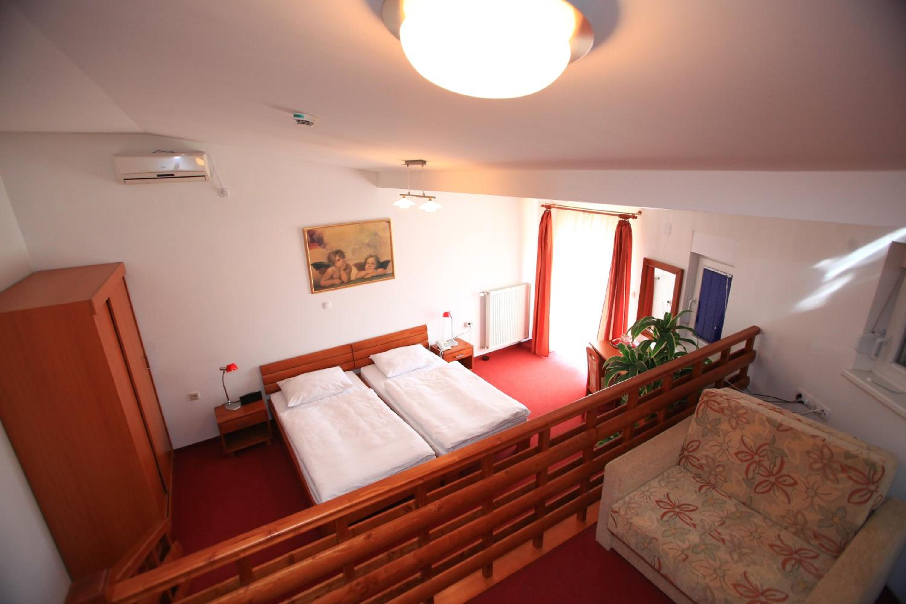 Double Room photo 3
