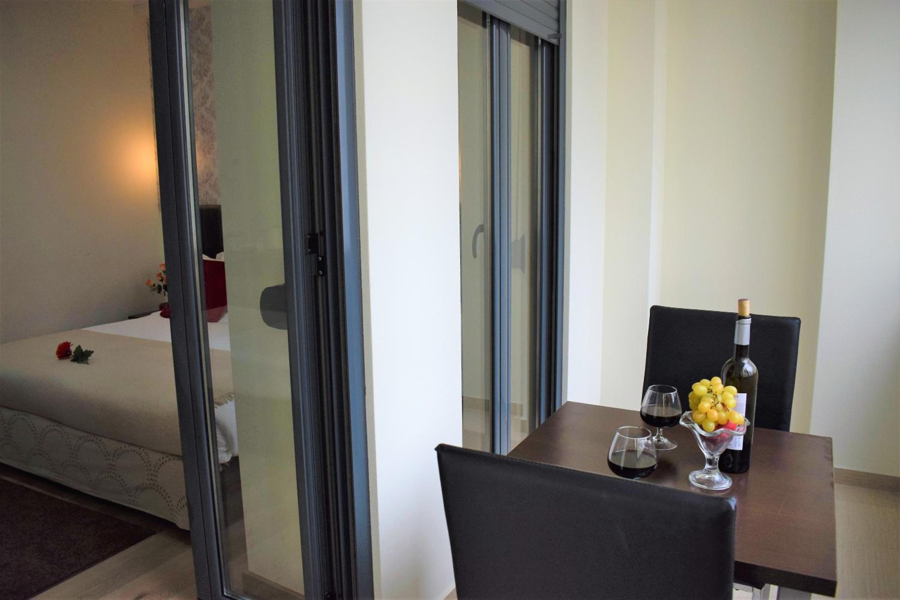 Family Room with Private Bathroom - Photo 6