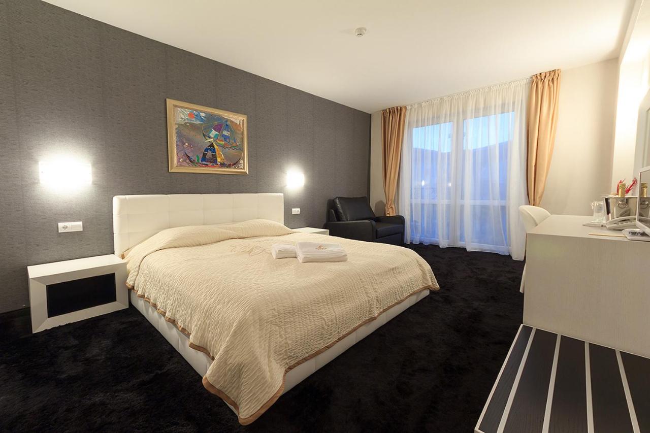 Double Room - Photo 2