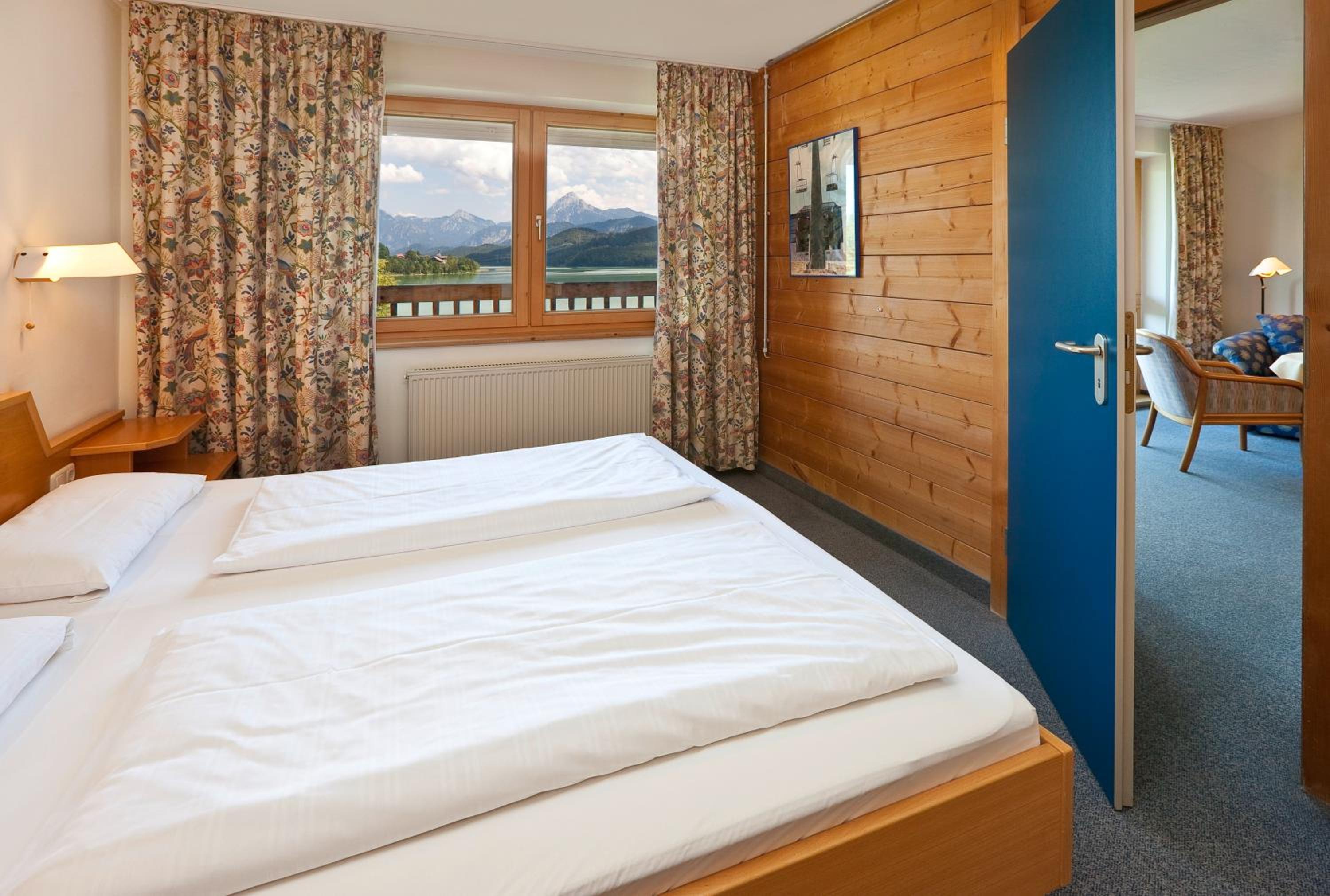 Two-Bedroom Apartment with Mountain View - South Side