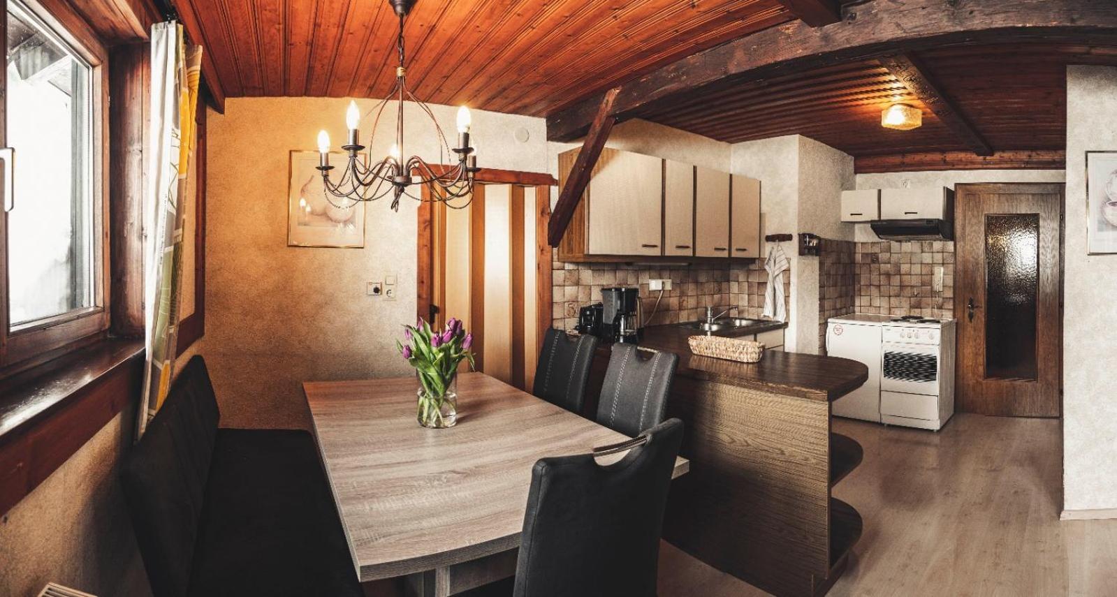 One-Bedroom Apartment with Balcony and Mountain View photo 2