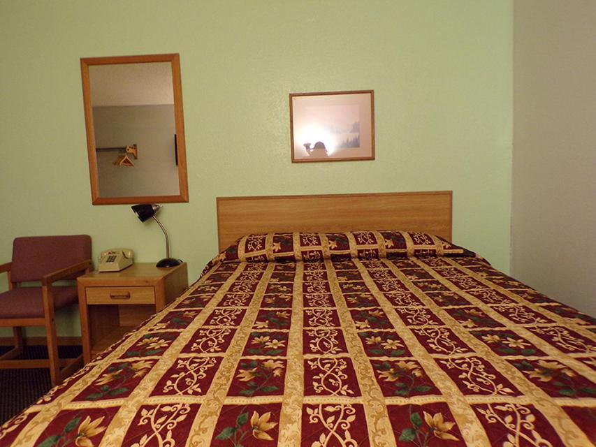 Queen Room - Disability Access photo 1
