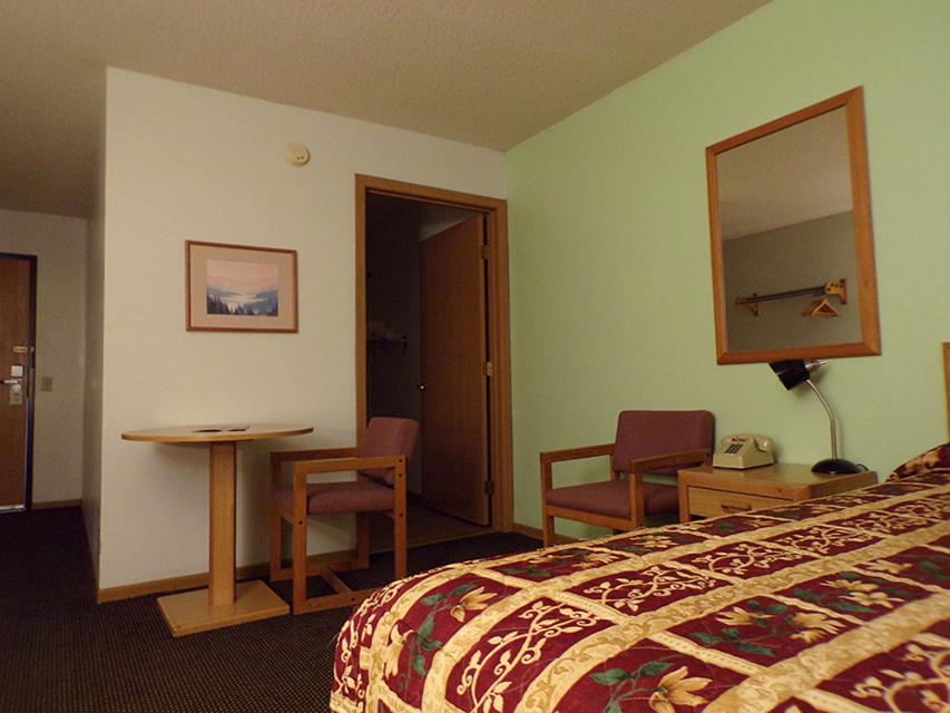 Queen Room - Disability Access photo 2