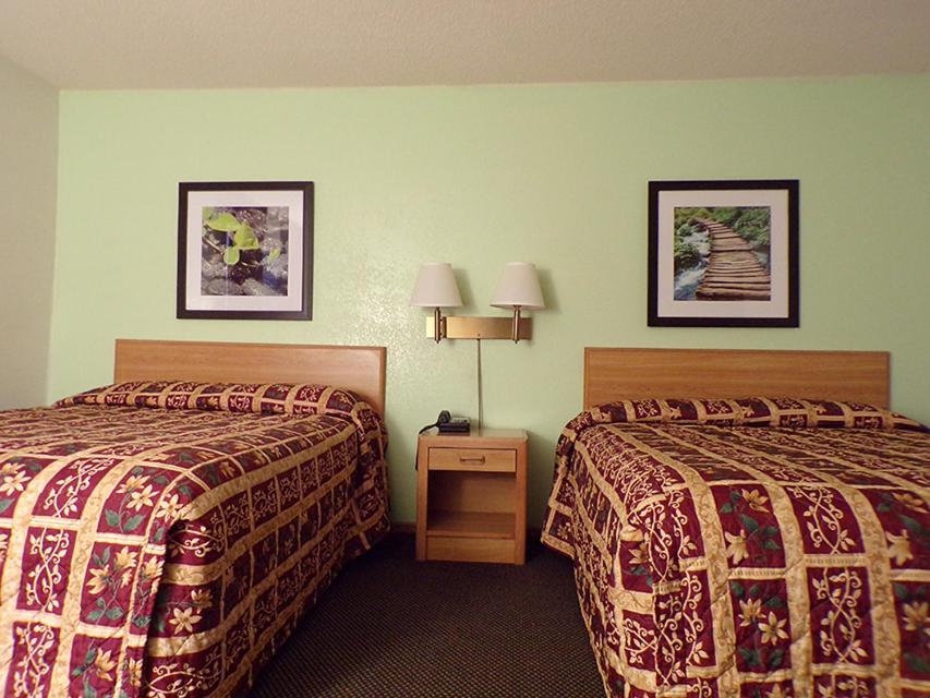 Queen Room - Disability Access photo 2