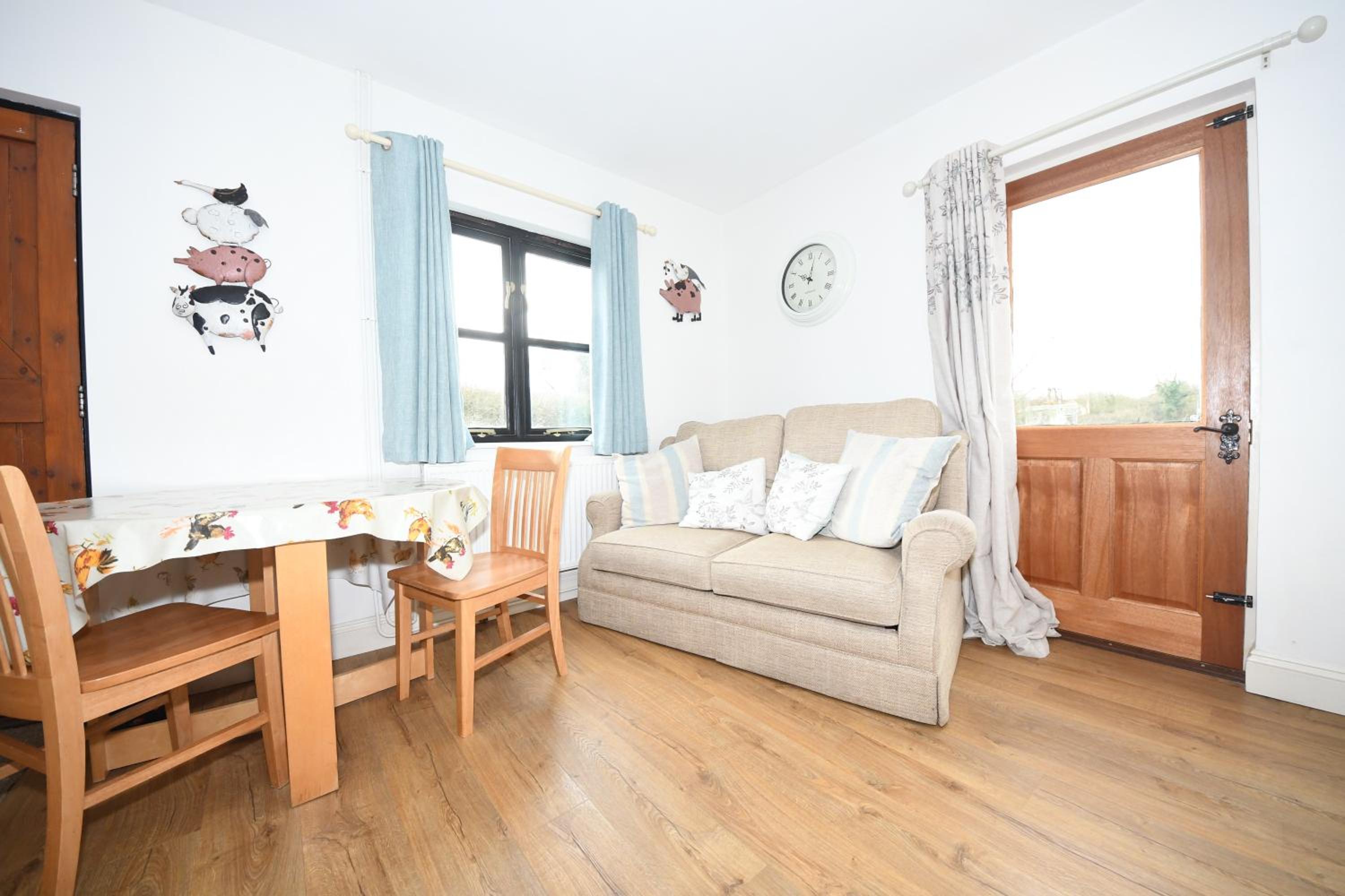 One-Bedroom House - Photo 10