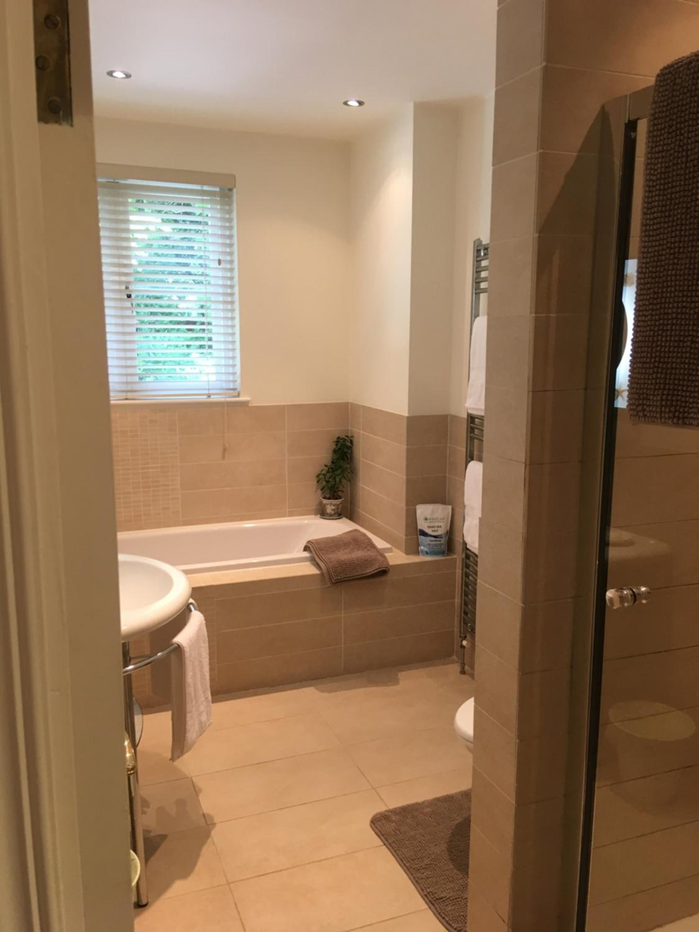 Double Room with Private Bathroom - Photo 2