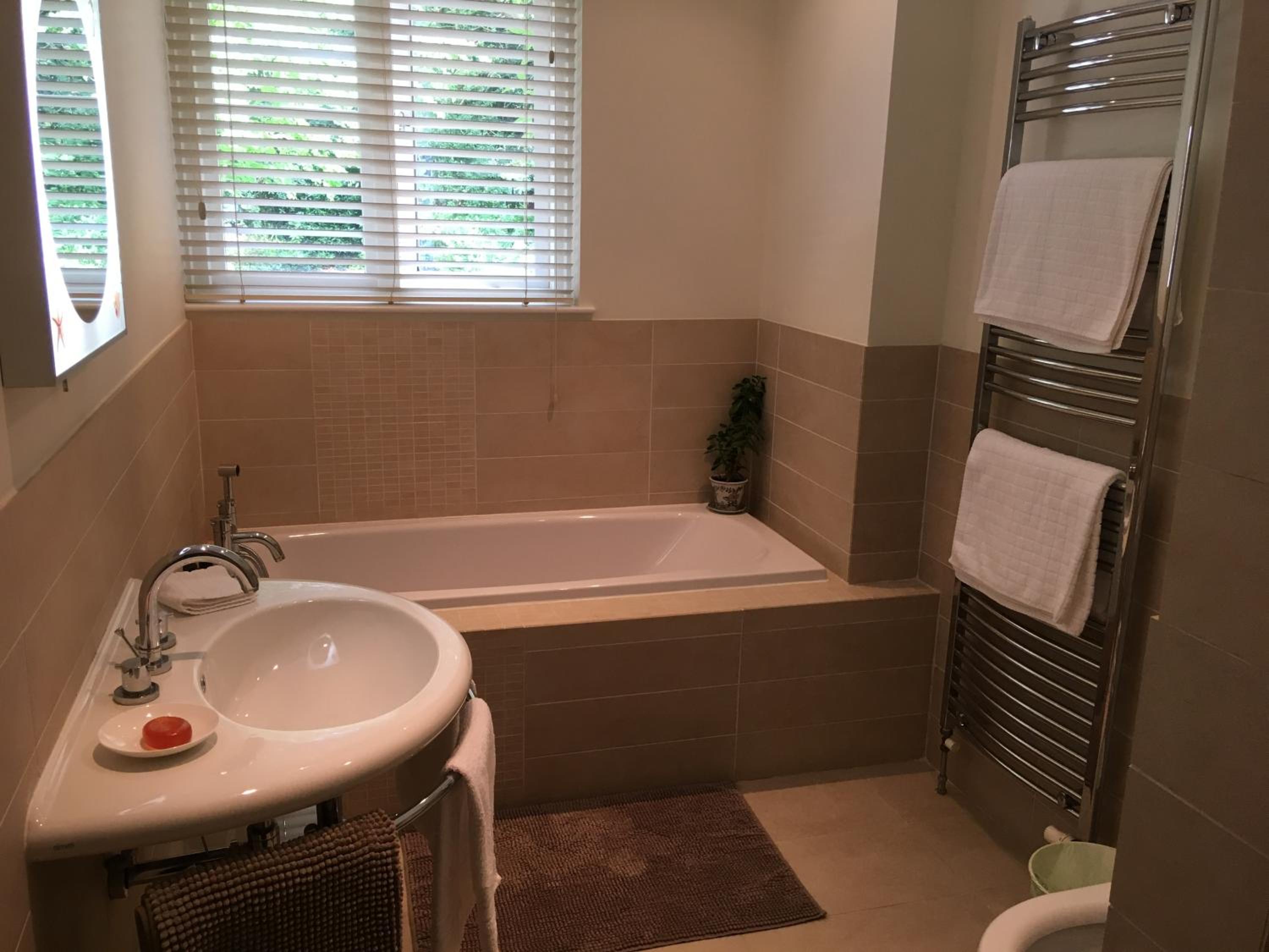 Double Room with Private Bathroom - Photo 6