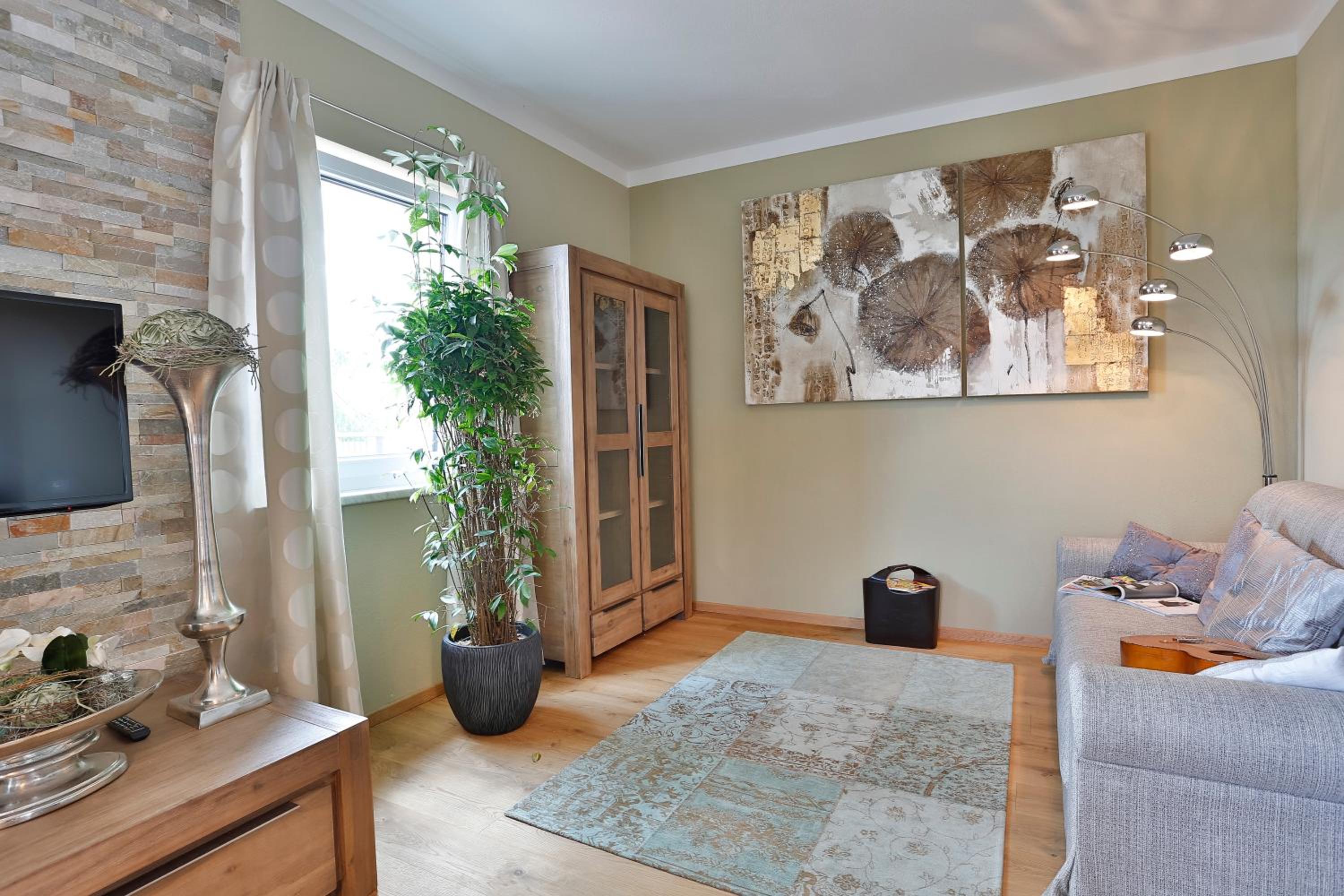 Grand One-Bedroom Apartment photo 2