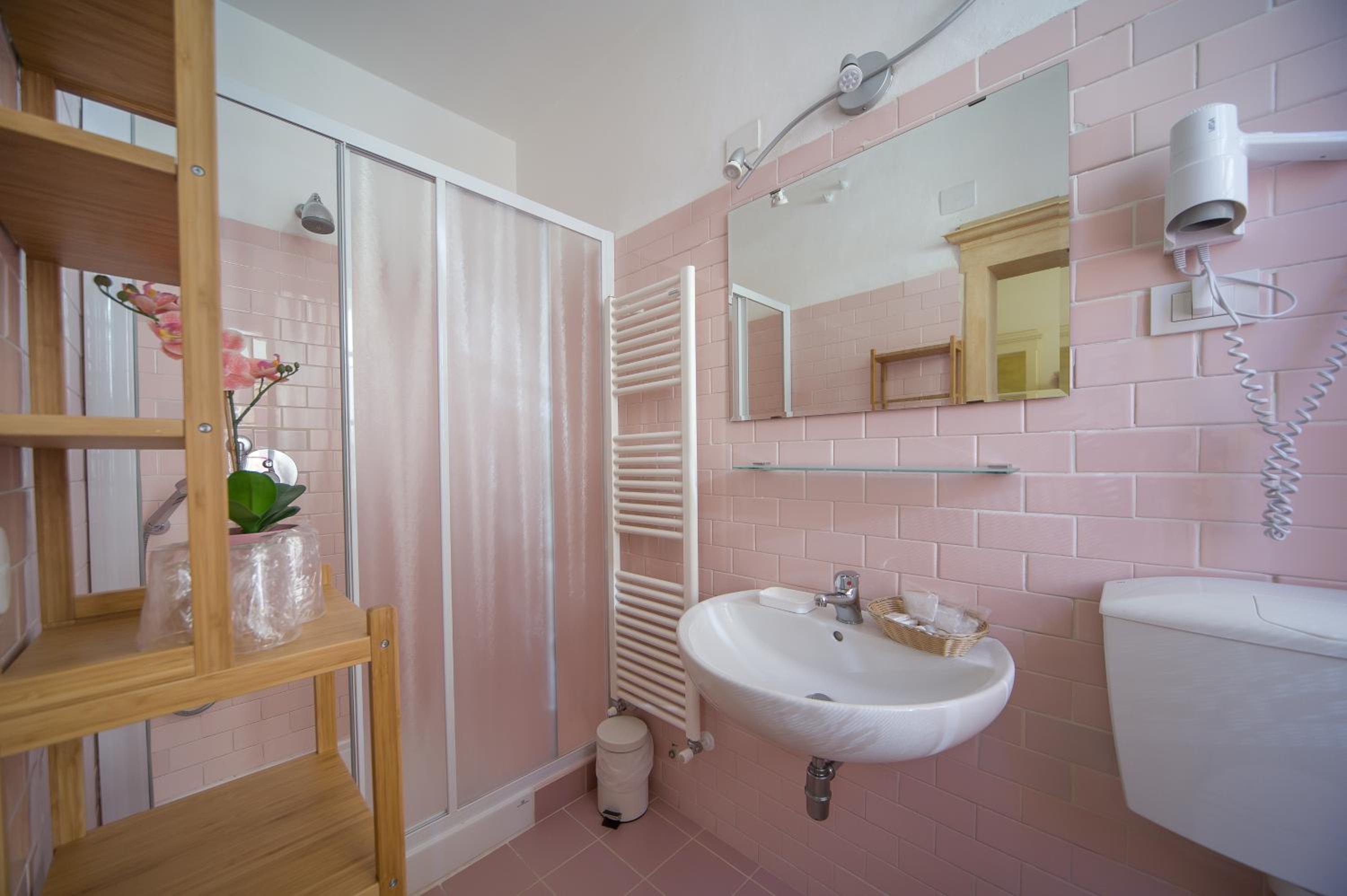Standard Double Or Twin Room - Photo 4