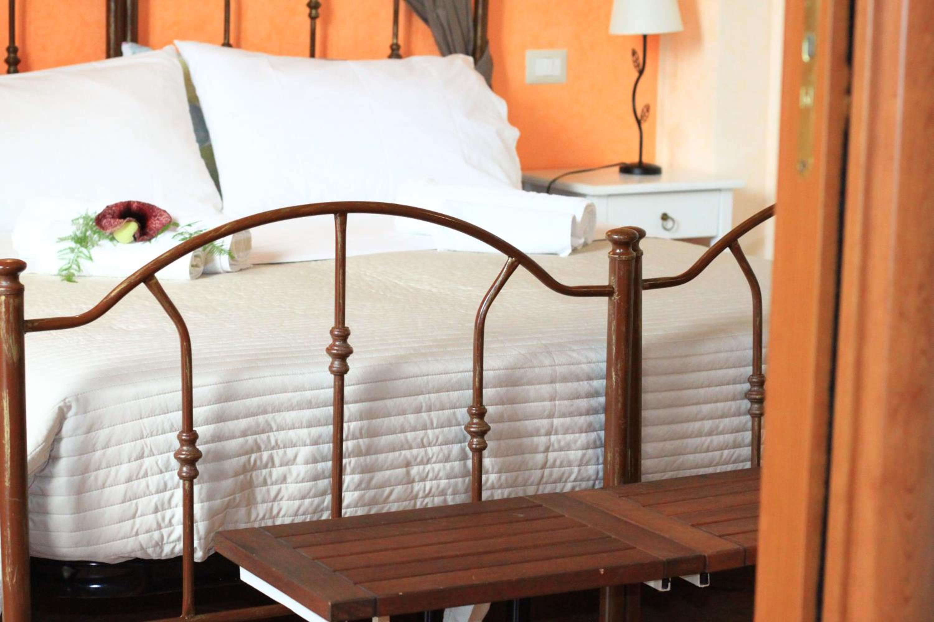 Double Room with Balcony - Photo 8