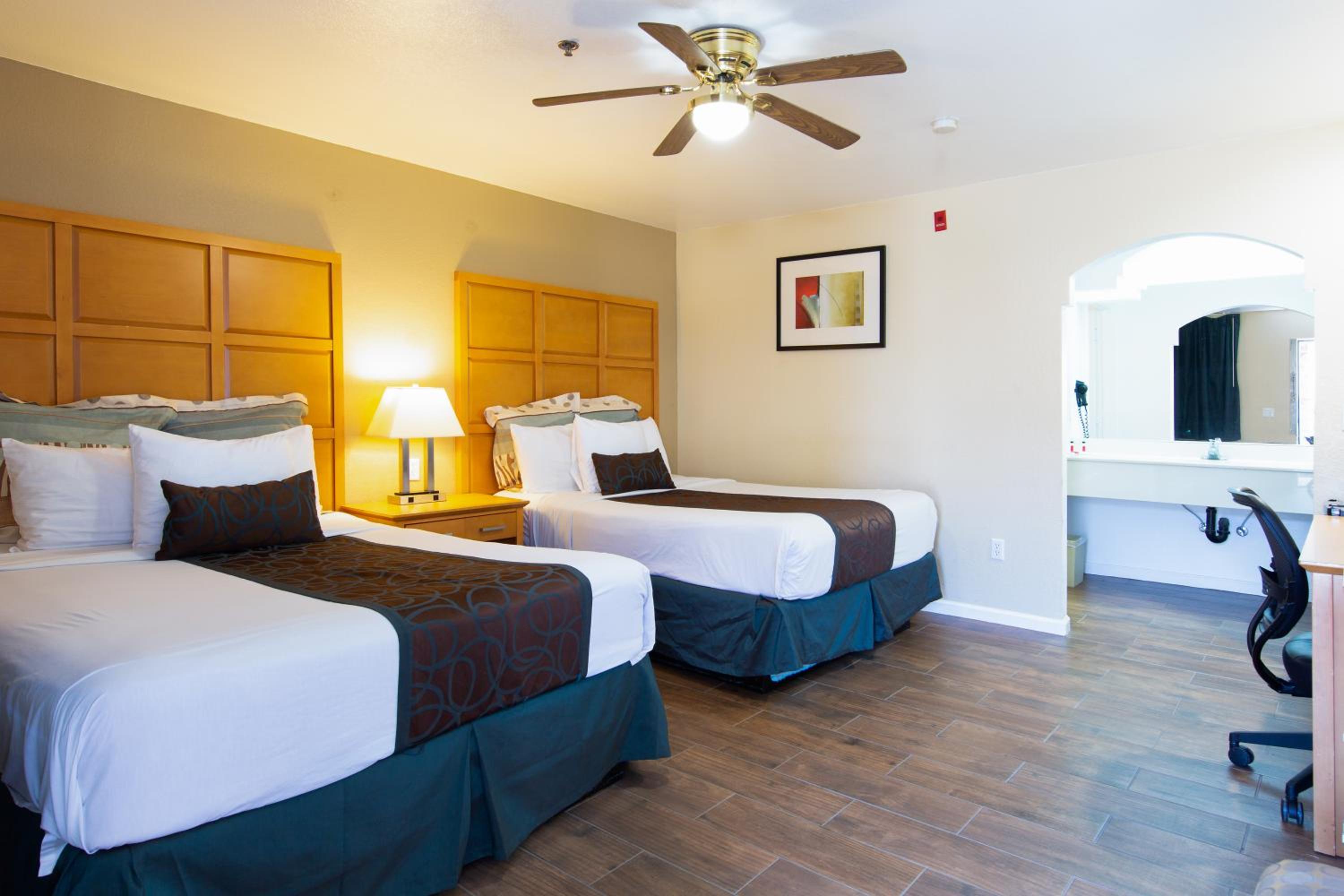 Queen Room with Two Queen Beds - Non-Smoking - Photo 1