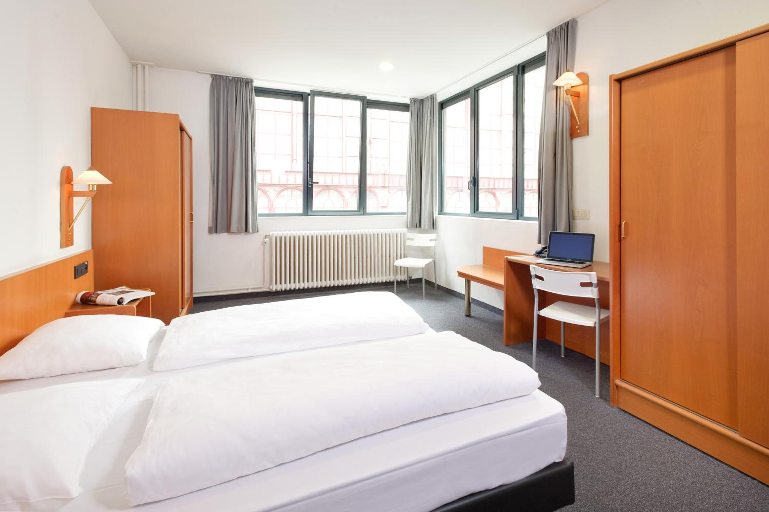 Twin Room - Photo 1