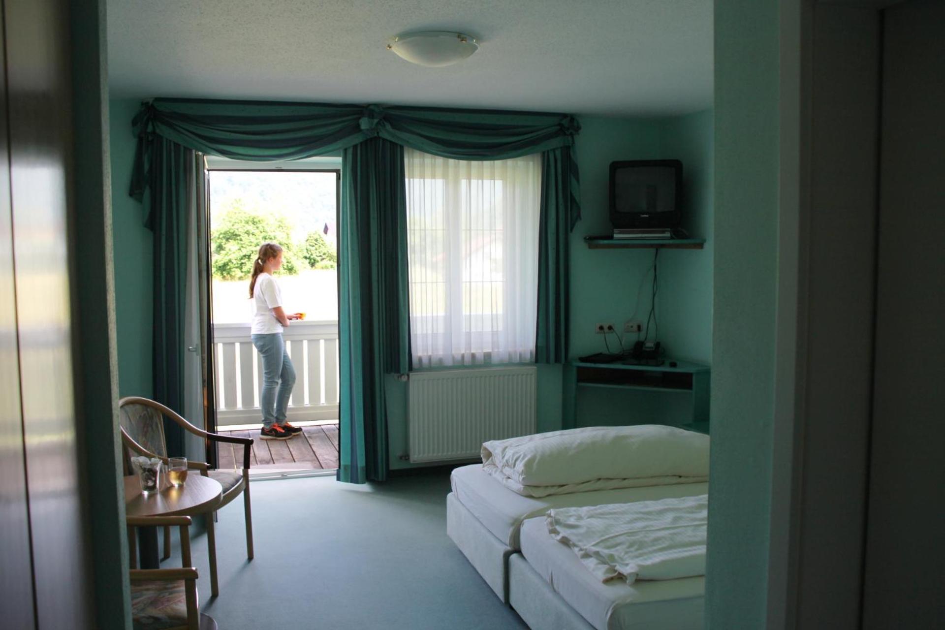 Double Room with Balcony - Photo 3