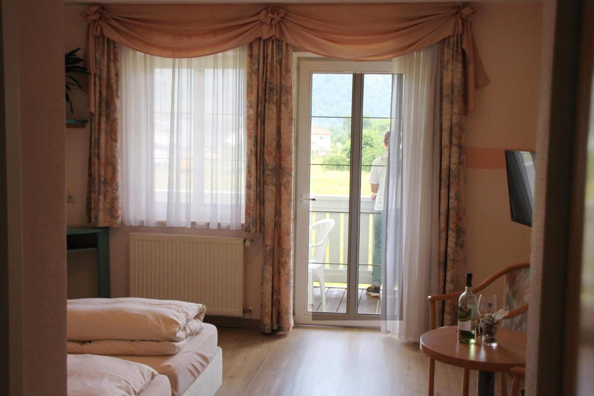 Double Room with Balcony - Photo 2