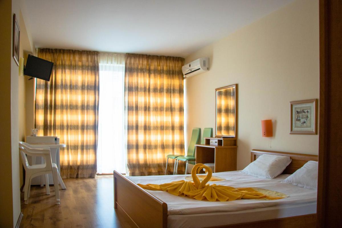 Double or Twin Room photo 3
