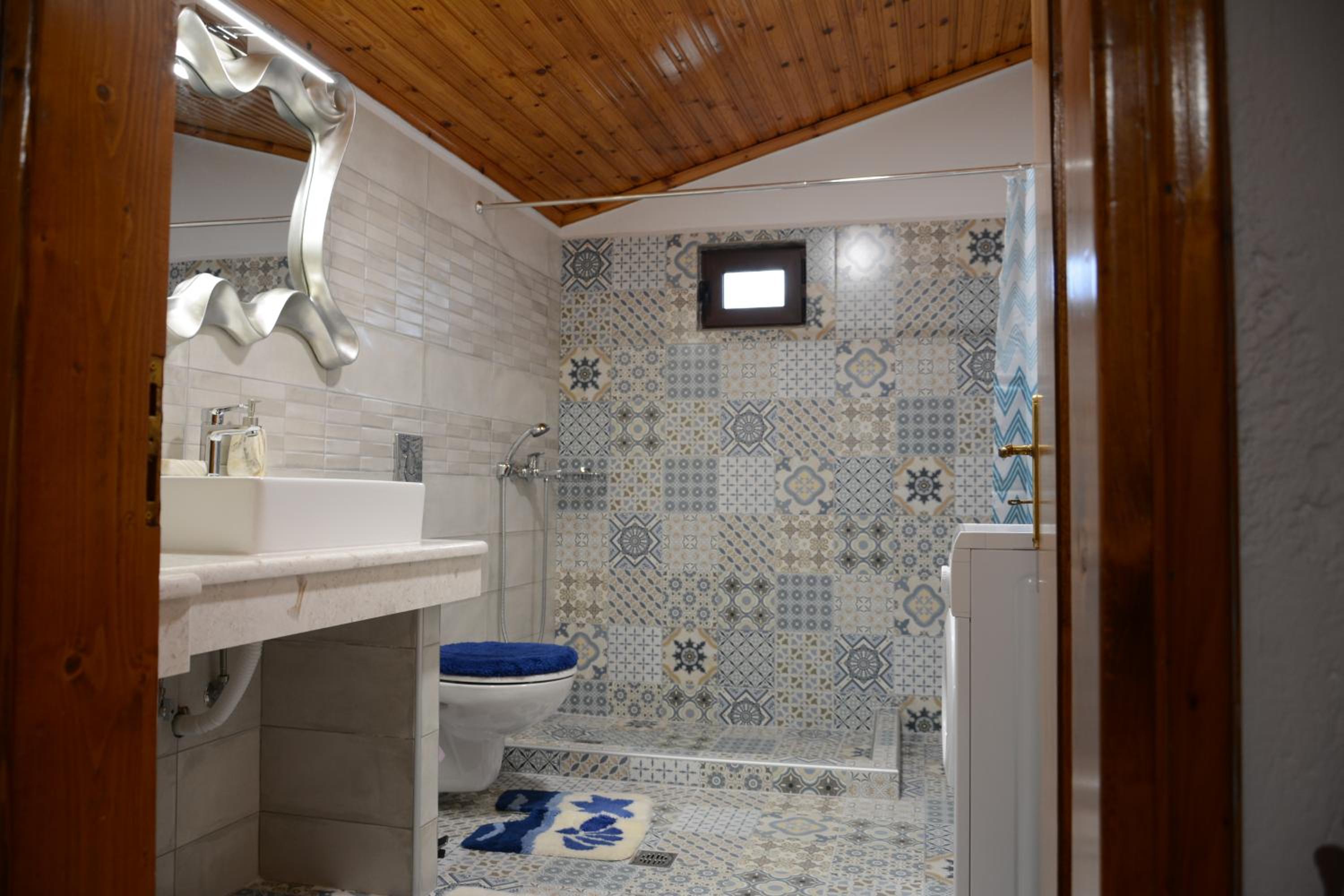 Two-Bedroom House - Photo 21