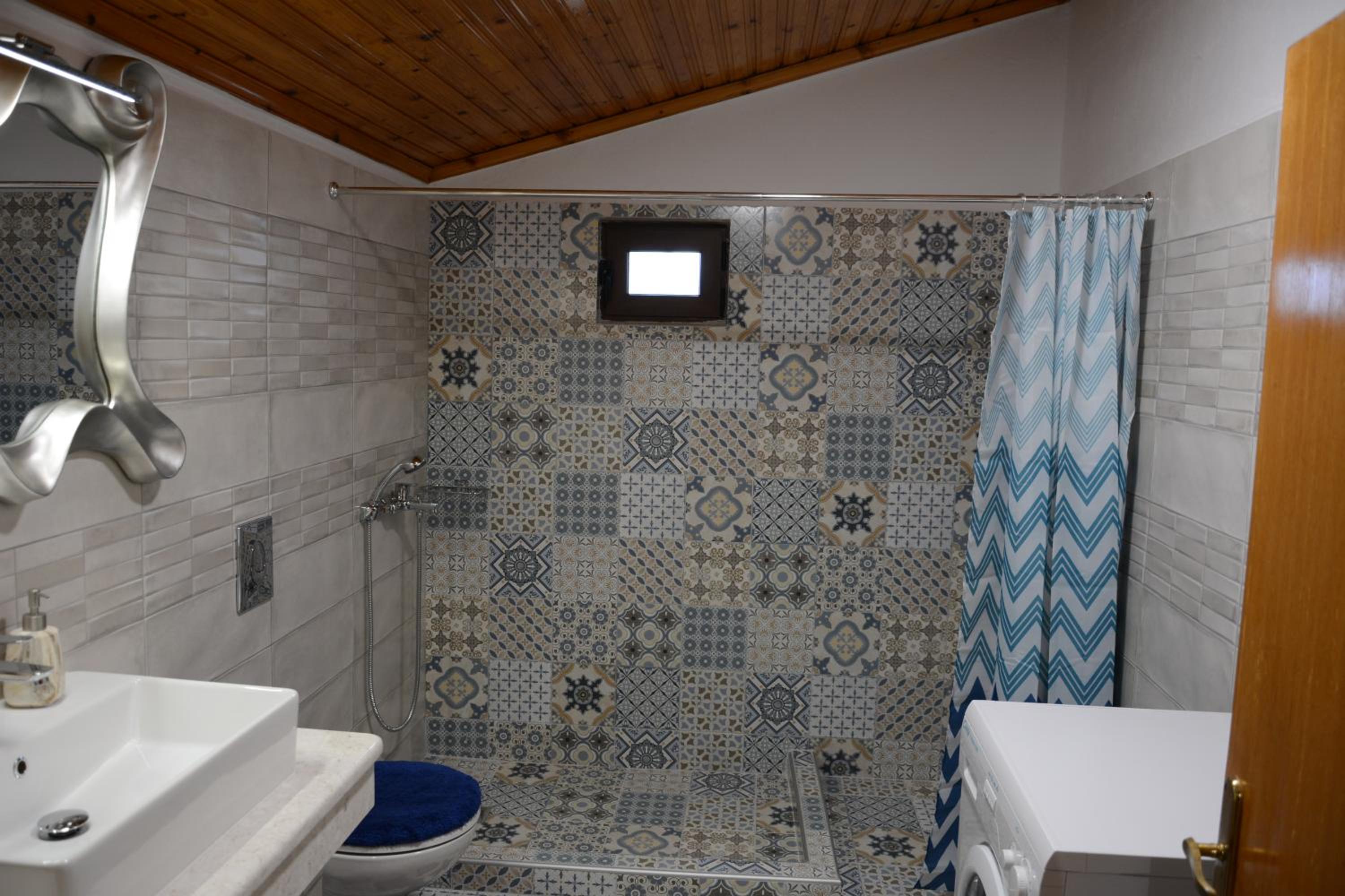 Two-Bedroom House - Photo 22