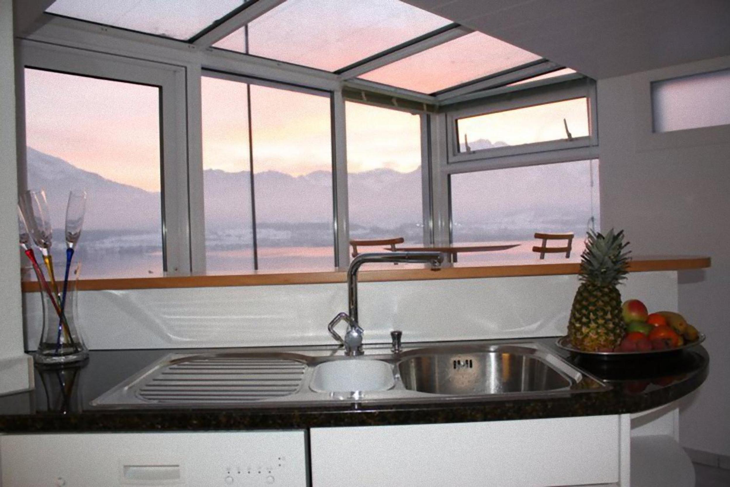 Deluxe Apartment with Lake View - Photo 24