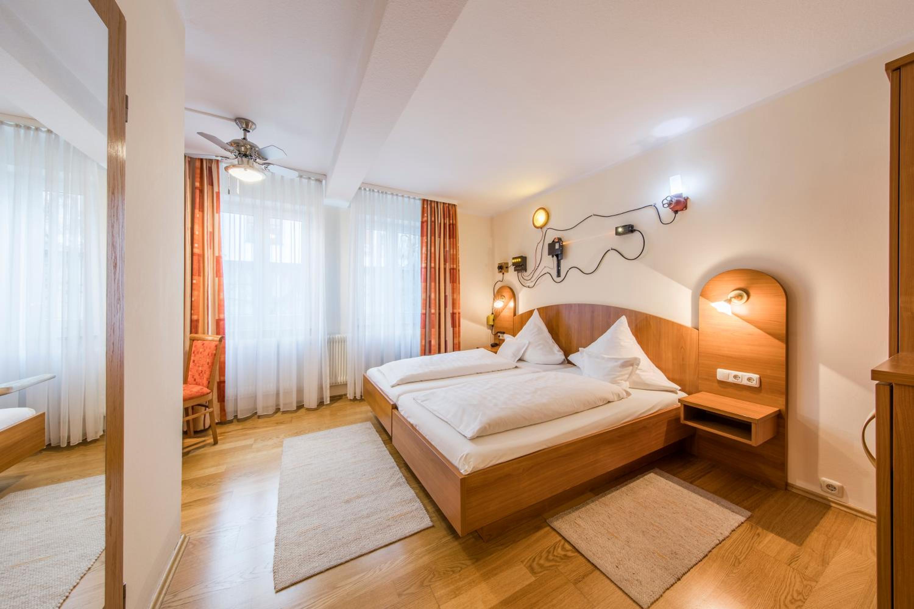 Double Room - Photo 7