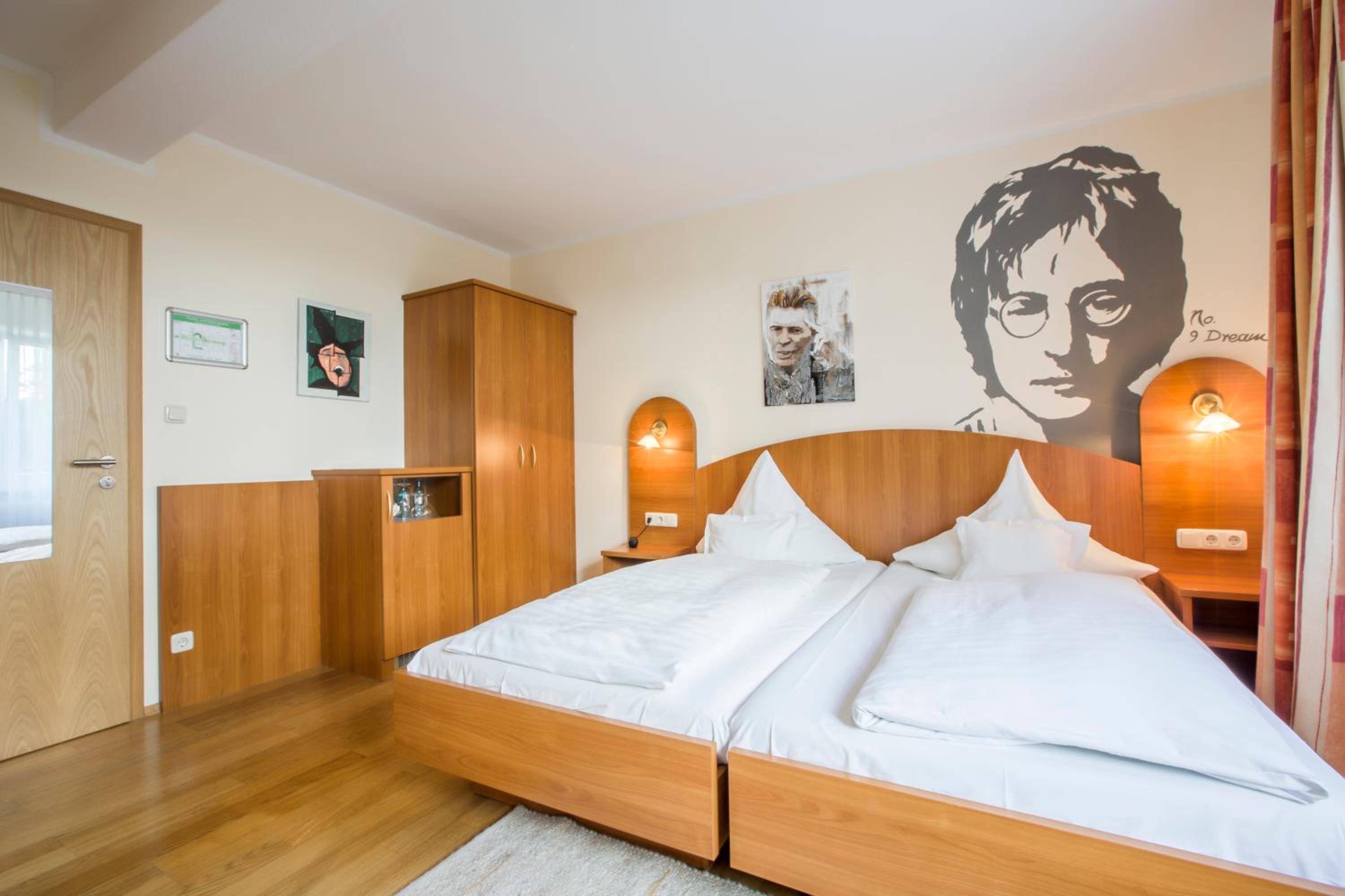 Double Room - Photo 11