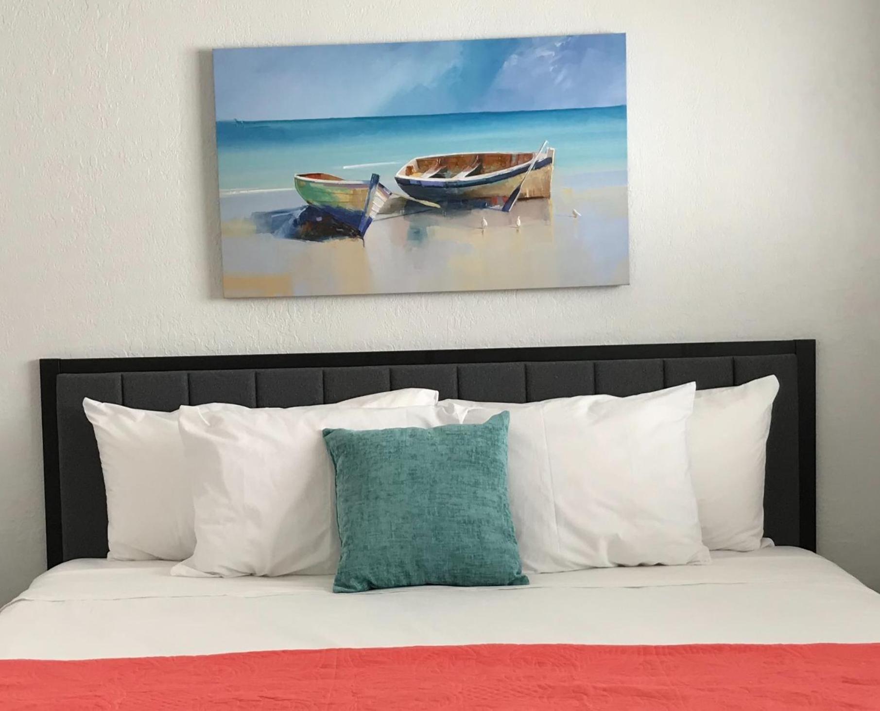 Deluxe King Suite photo 1