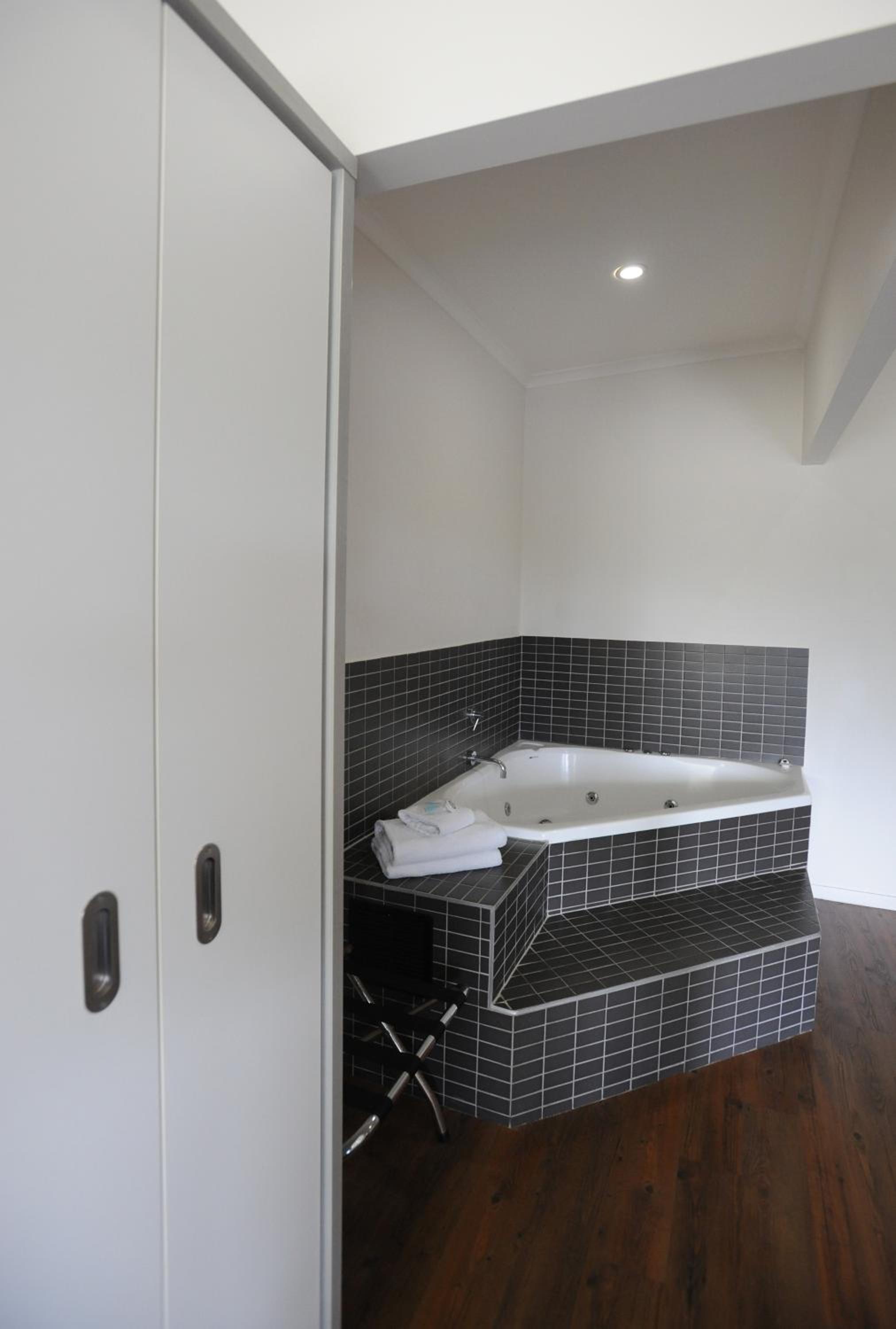 Premium Suite with Spa Bath - Not pet friendly photo 2
