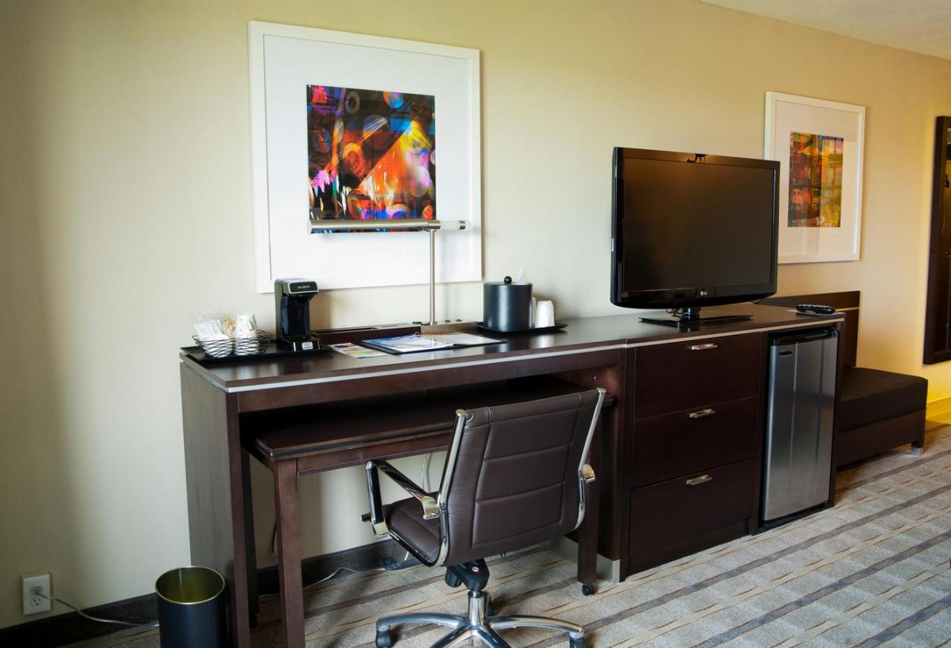 Standard Room with Two Queen Beds - Photo 2