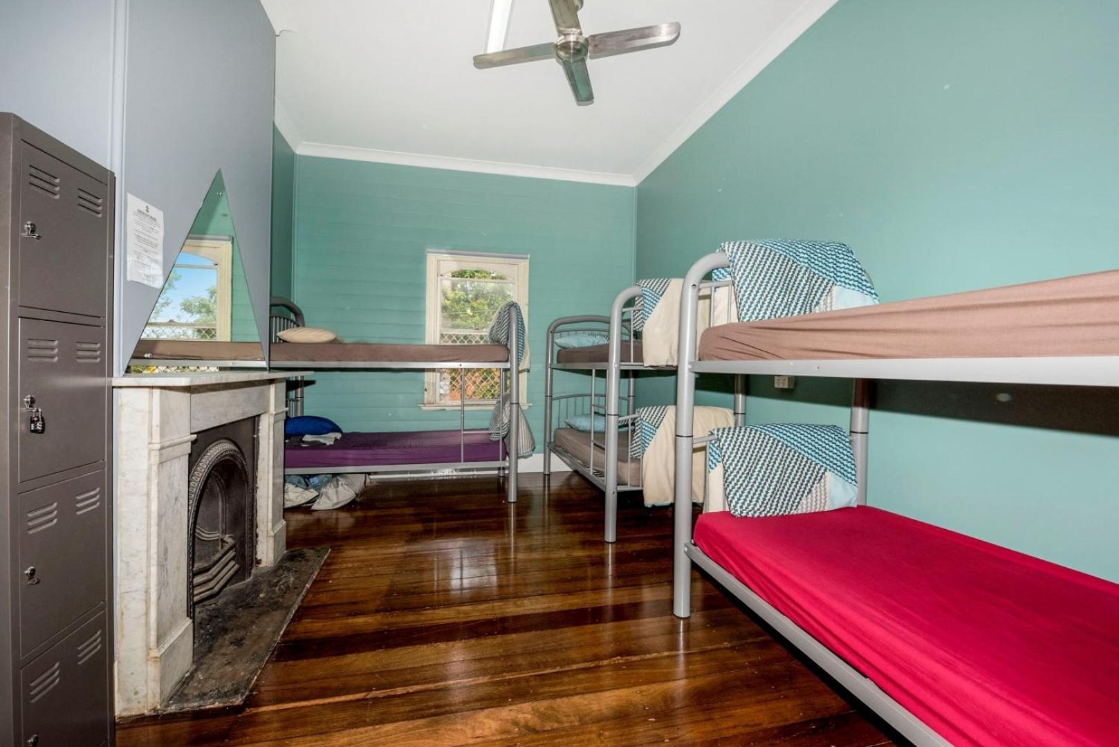 Bed in 6-Bed Mixed Dormitory Room photo 1
