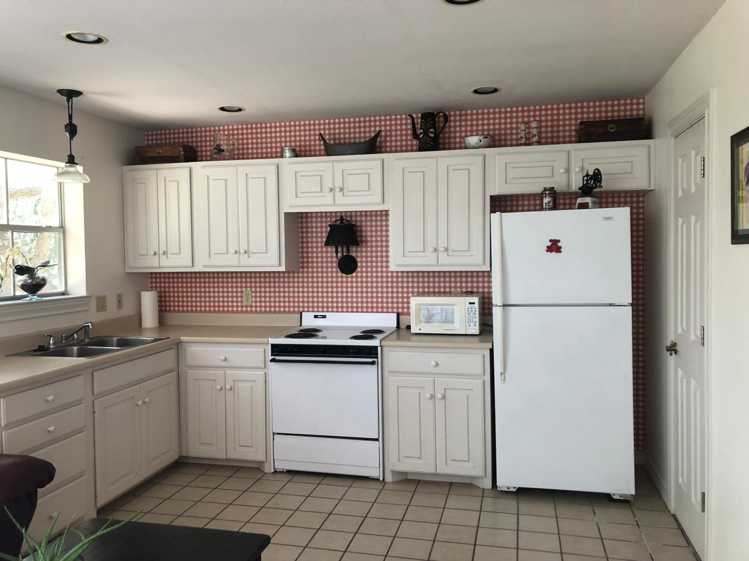 One-Bedroom House - Photo 2