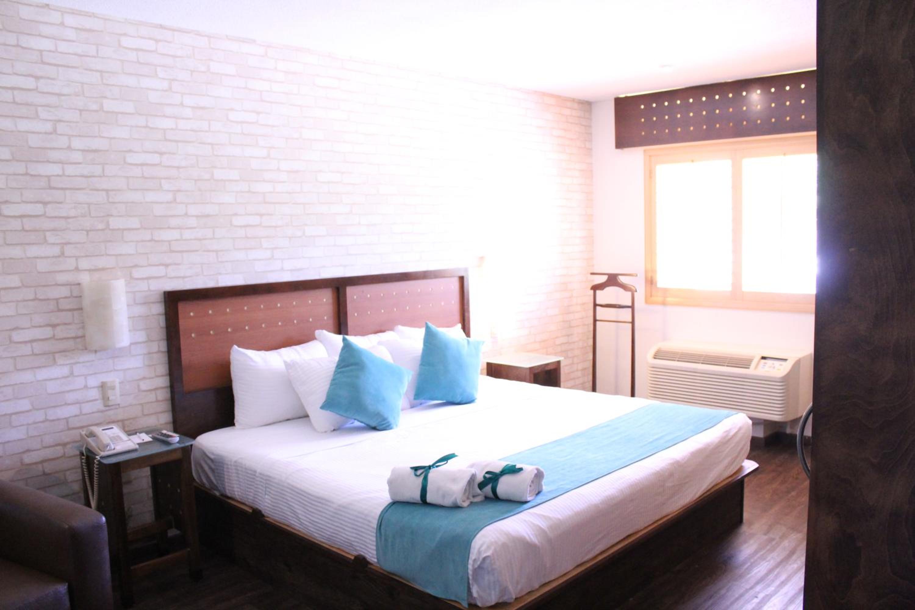 Standard King Room - Photo 6