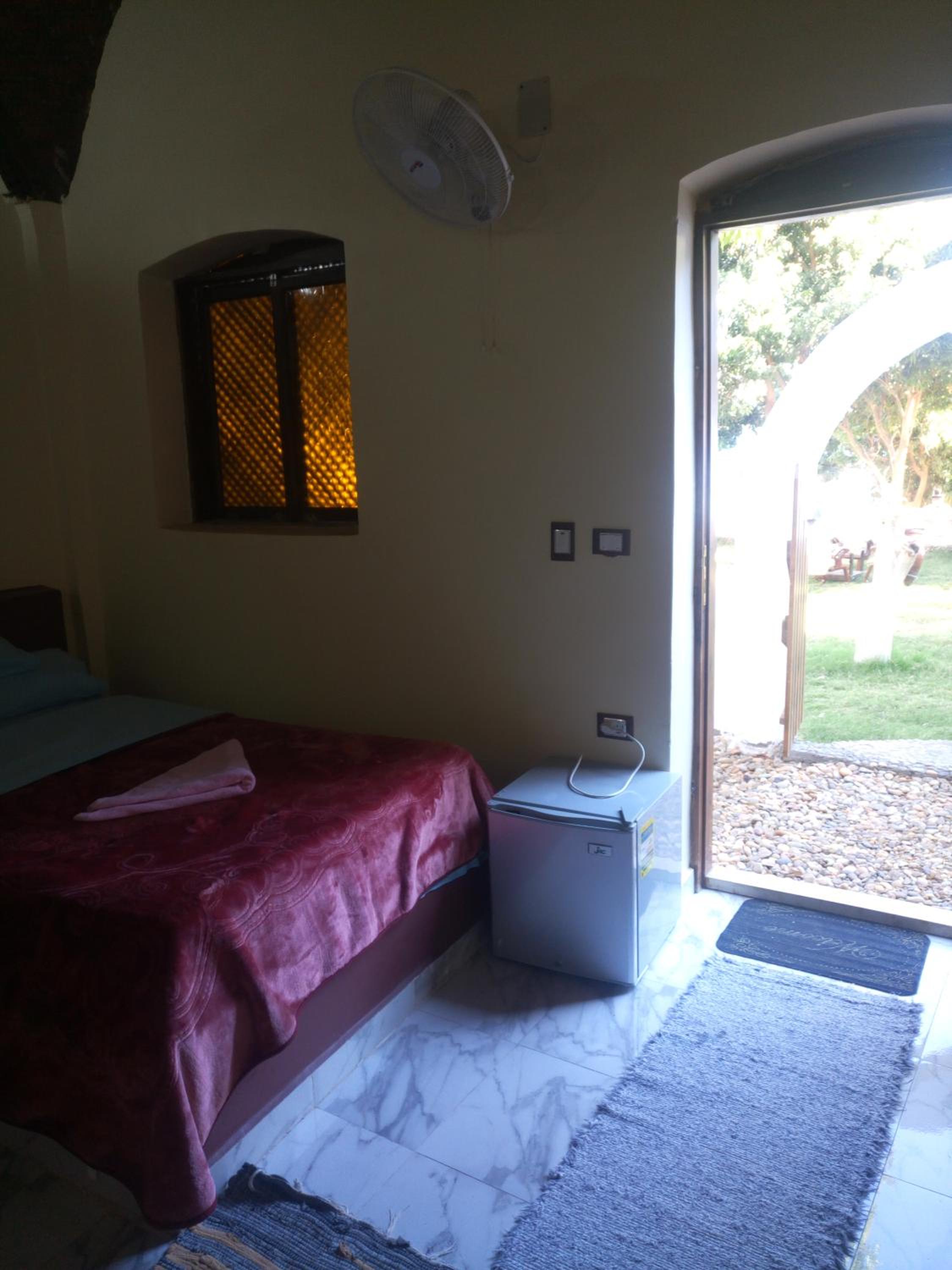 Double Room with Private Bathroom - Photo 3