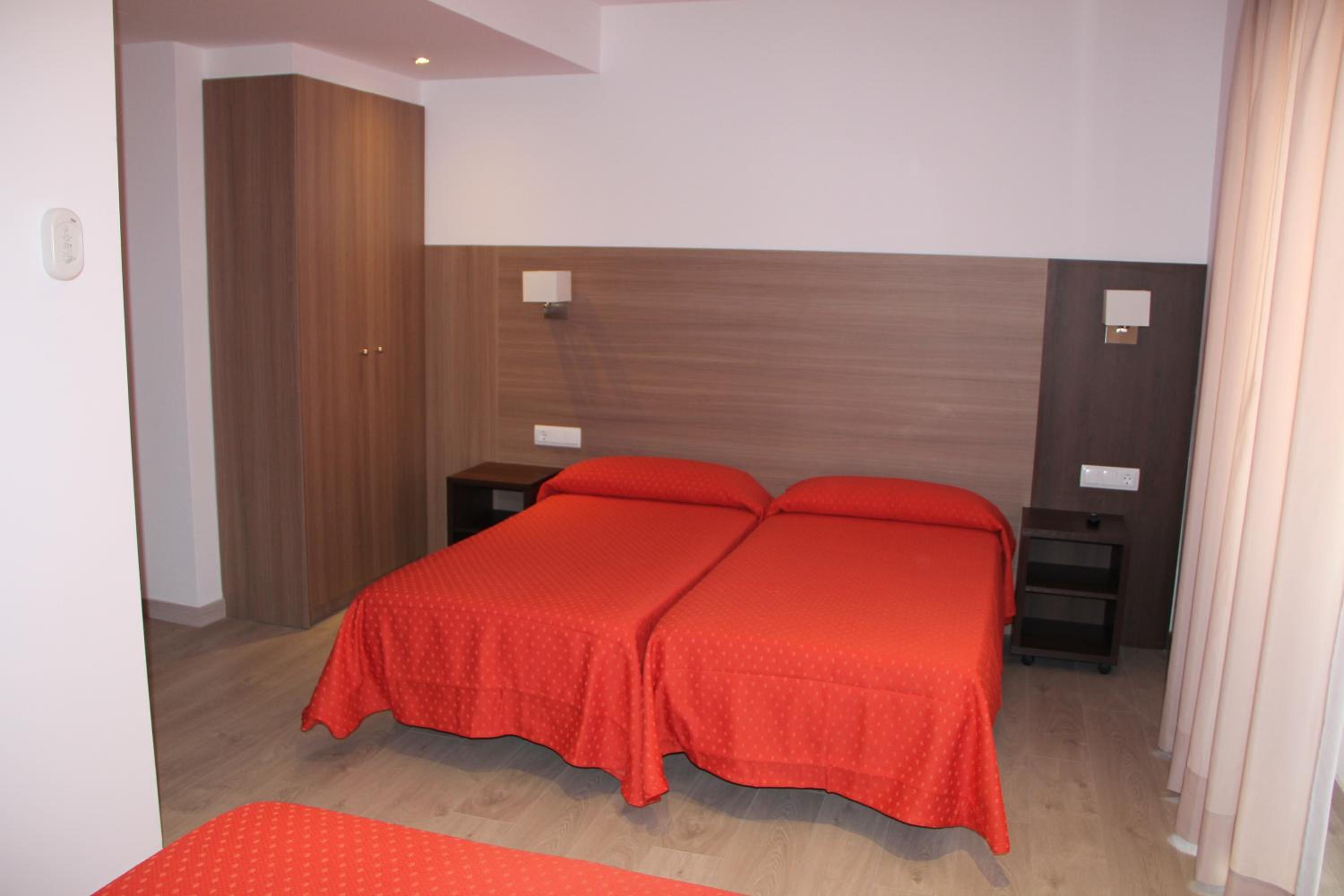 Quadruple Room - Photo 5