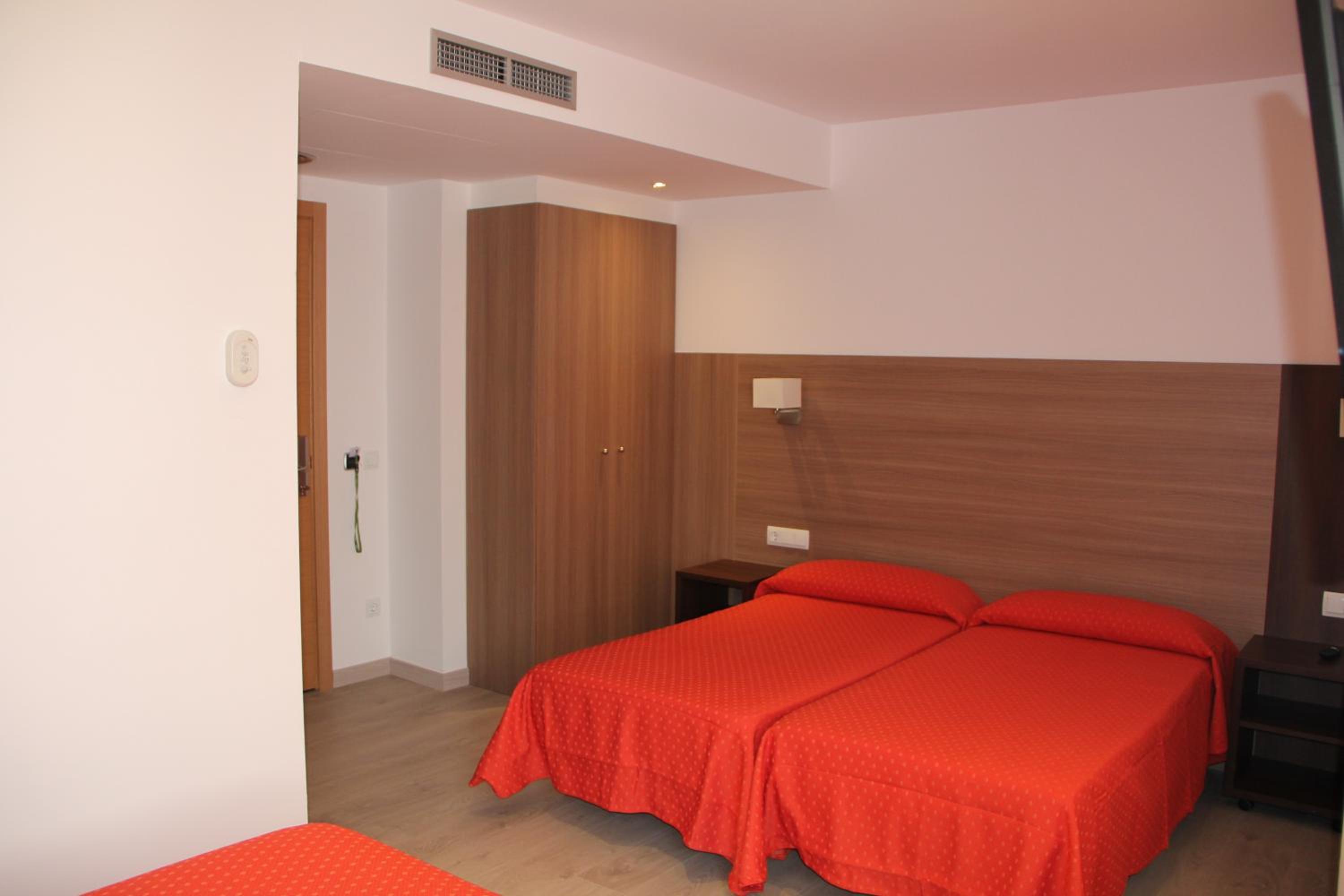 Quadruple Room - Photo 1