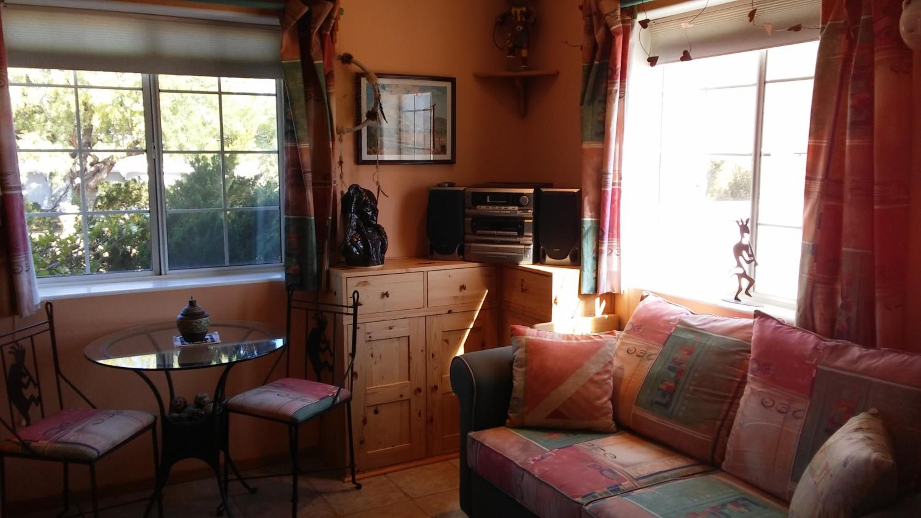 One-Bedroom House photo 1