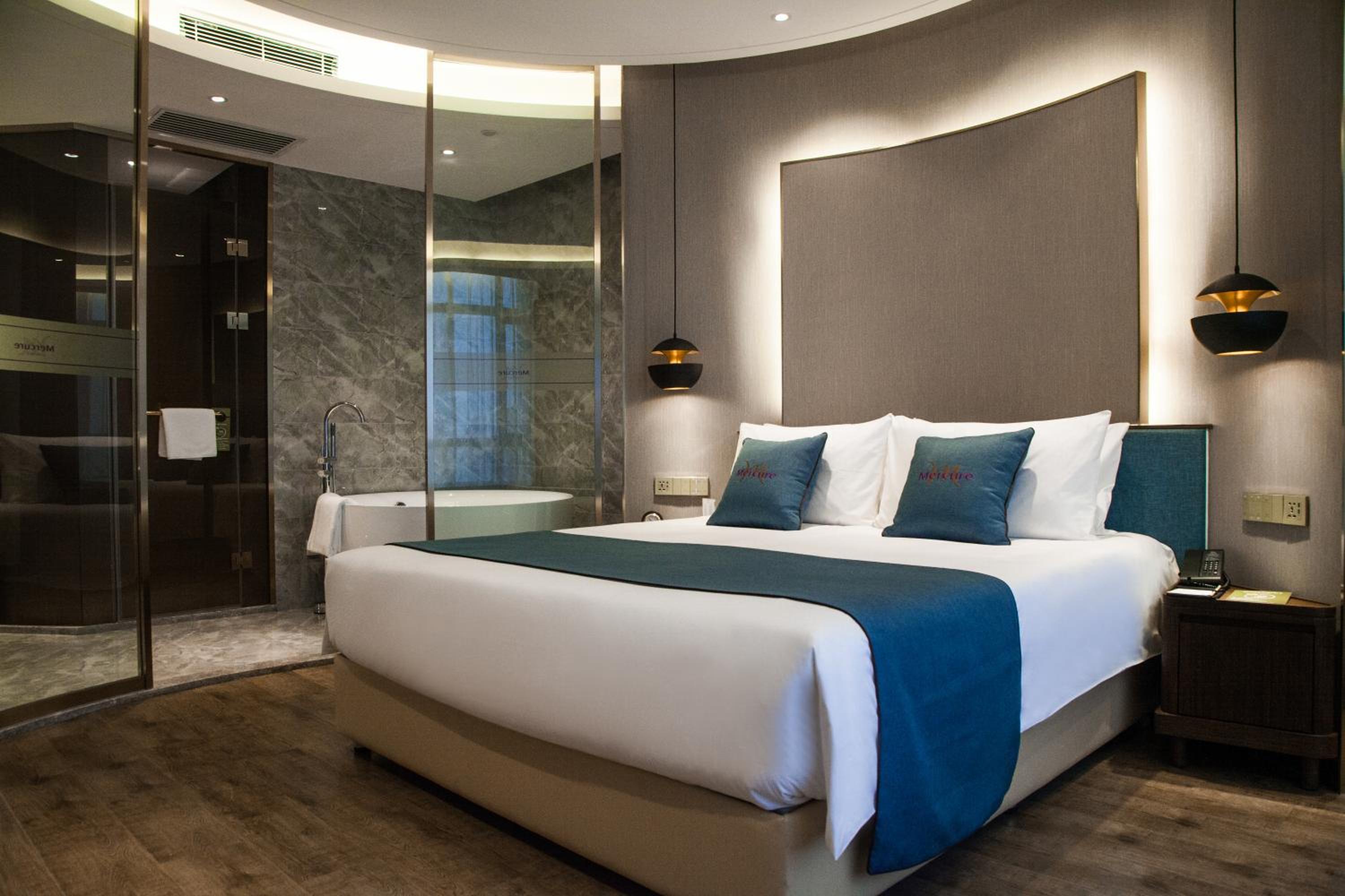 Deluxe King Suite photo 1