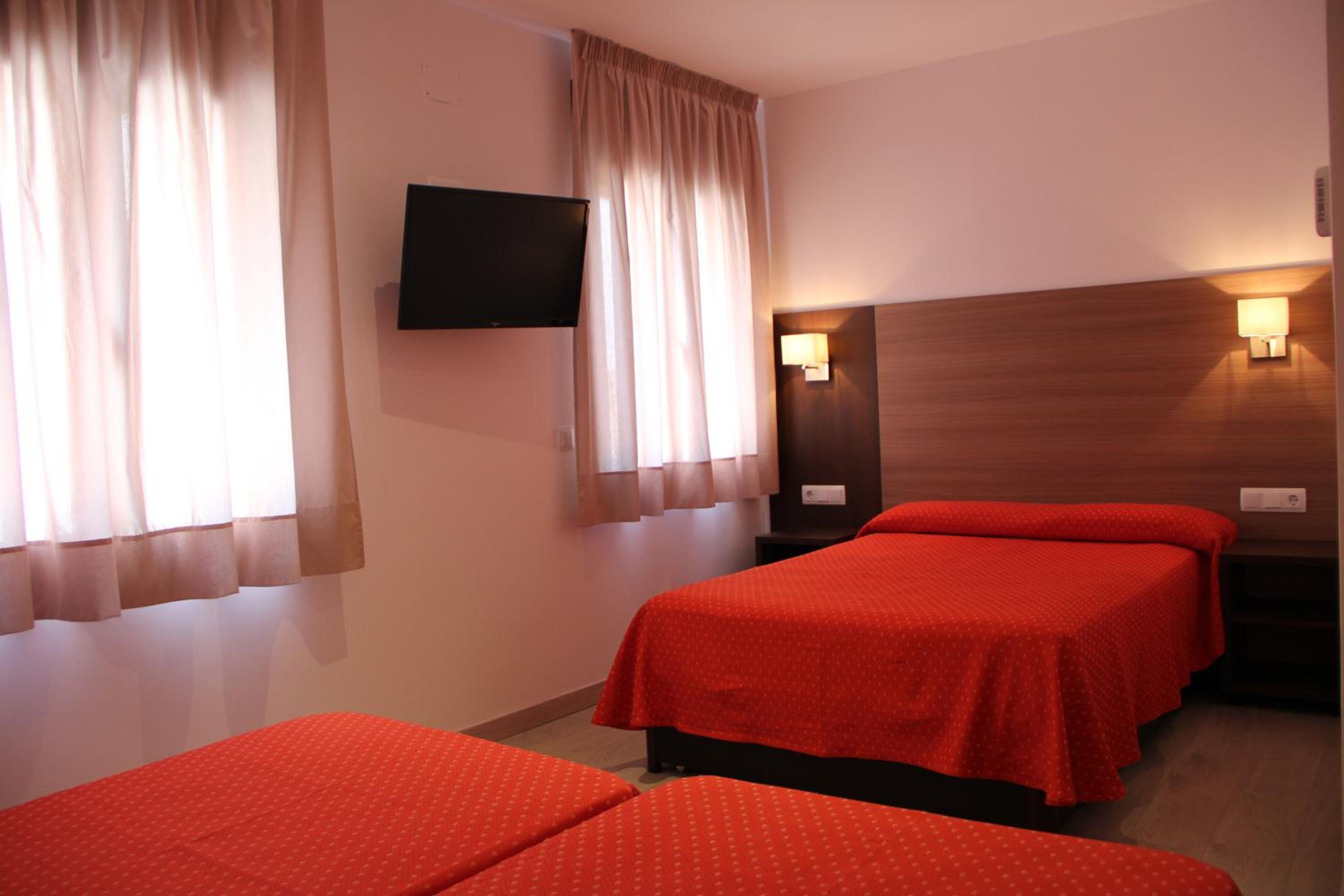 Quadruple Room - Photo 2