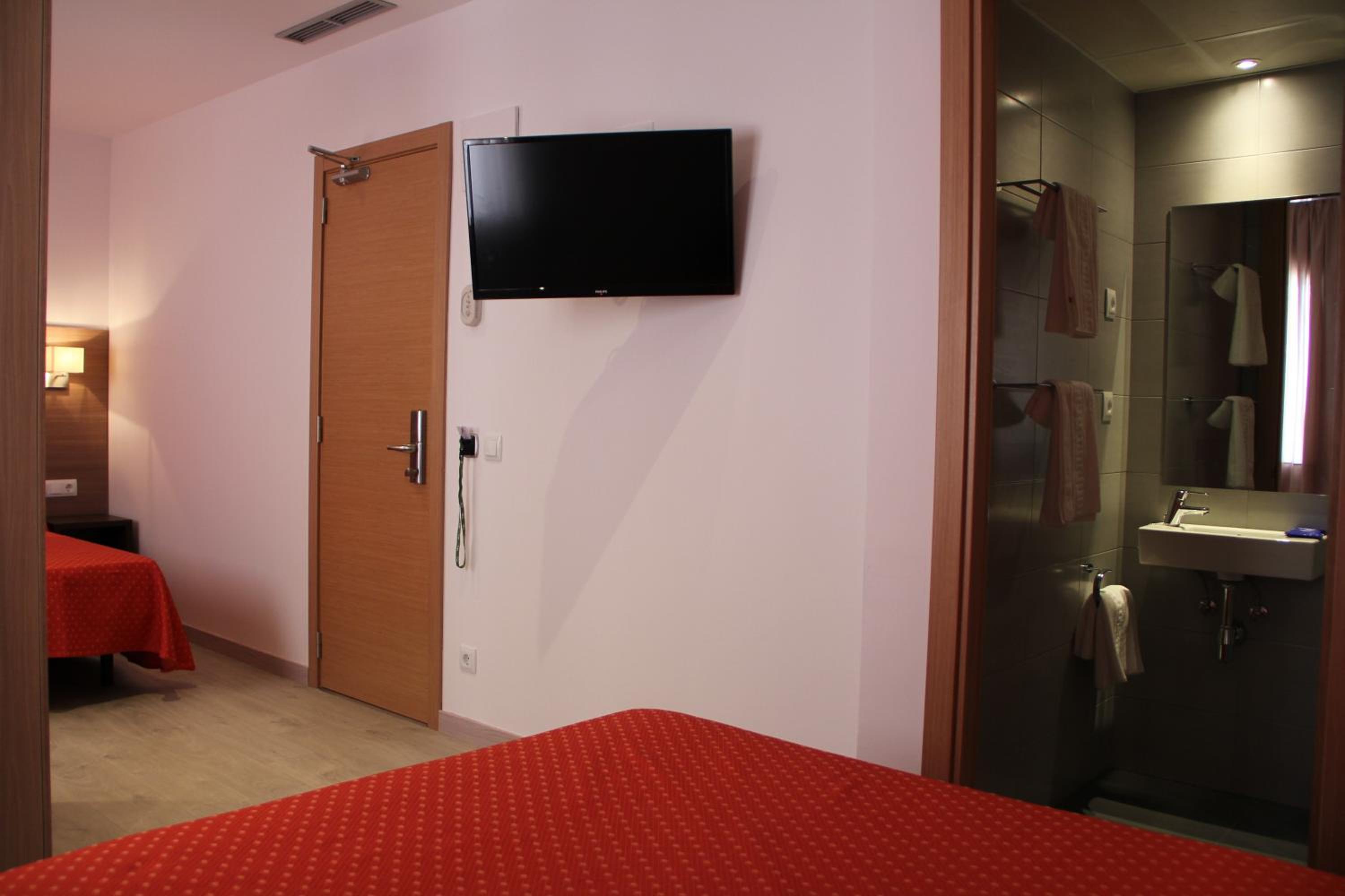 Quadruple Room - Photo 10