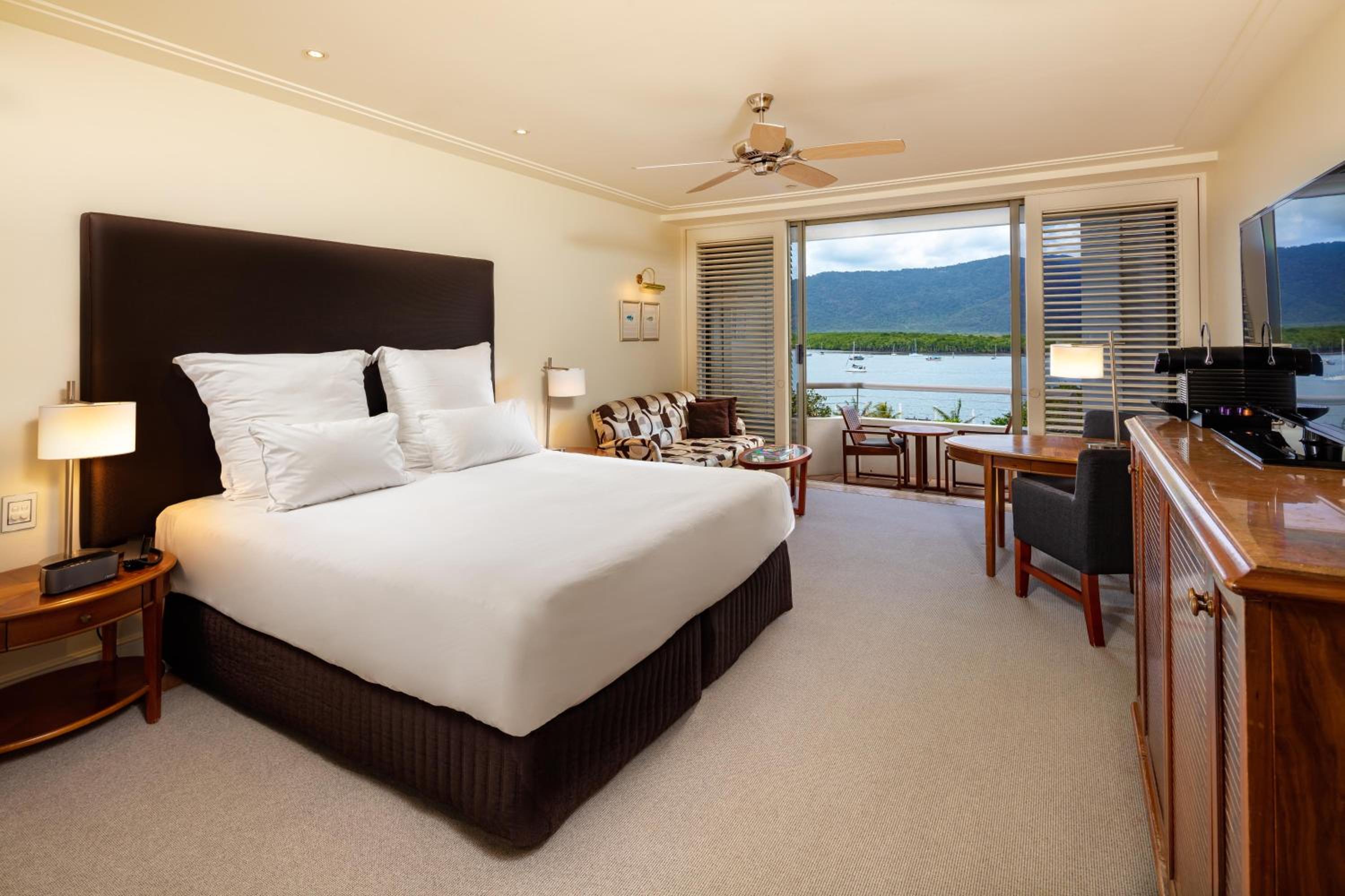 Premium Deluxe King Room with Water View and Single Spa with one drink voucher - Photo 1