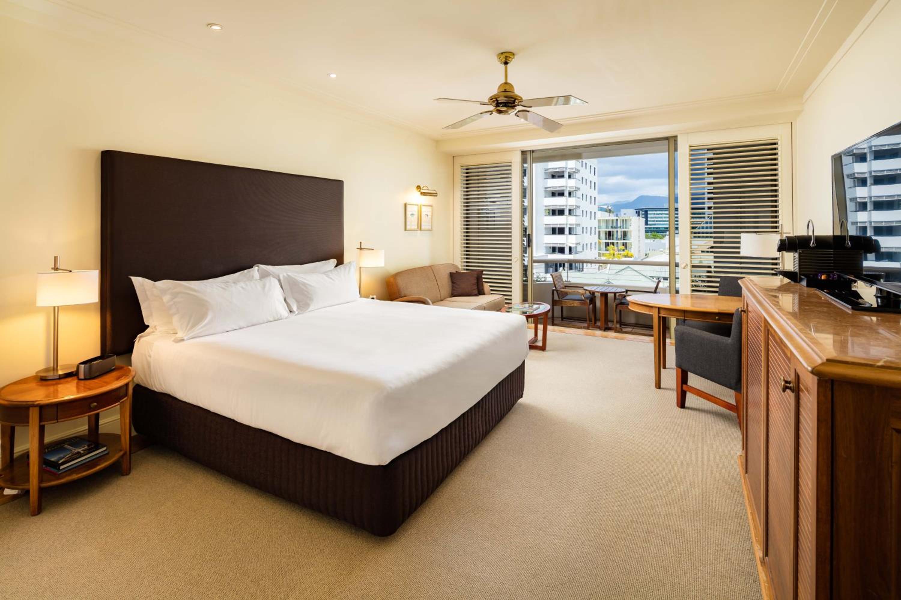 Superior King Room with Spa Bath and City View with one drink voucher - Photo 1