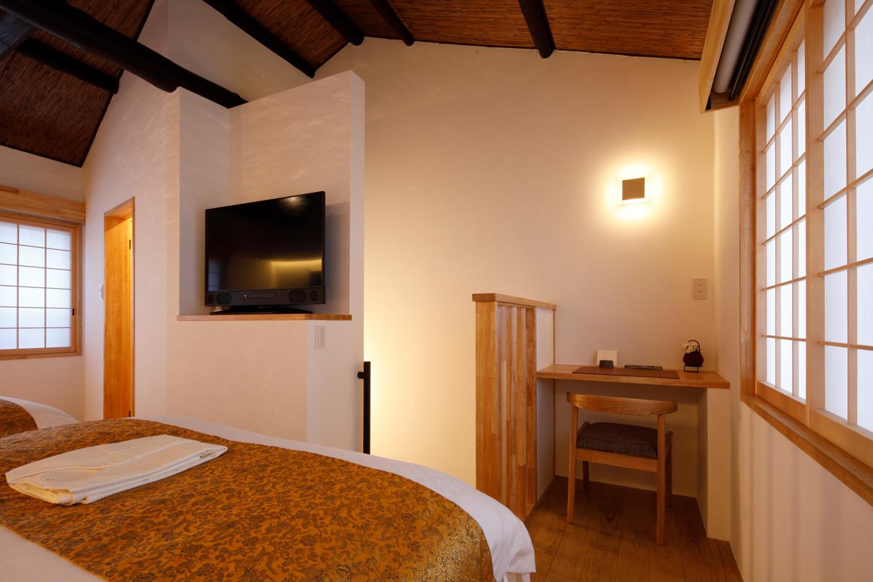 Luxury Suite - Photo 23