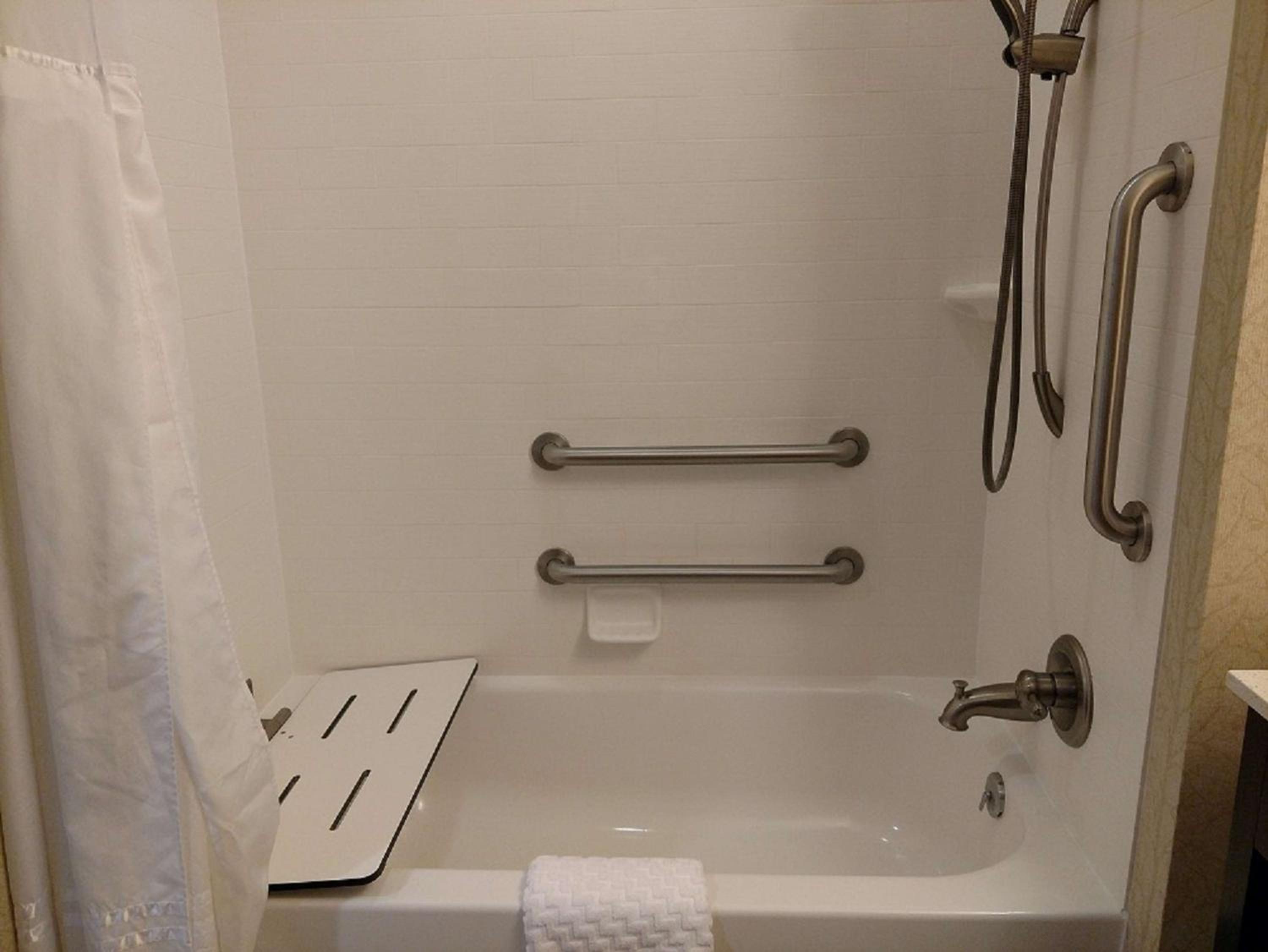 Queen Suite with Two Queen Beds - Disability Access photo 3