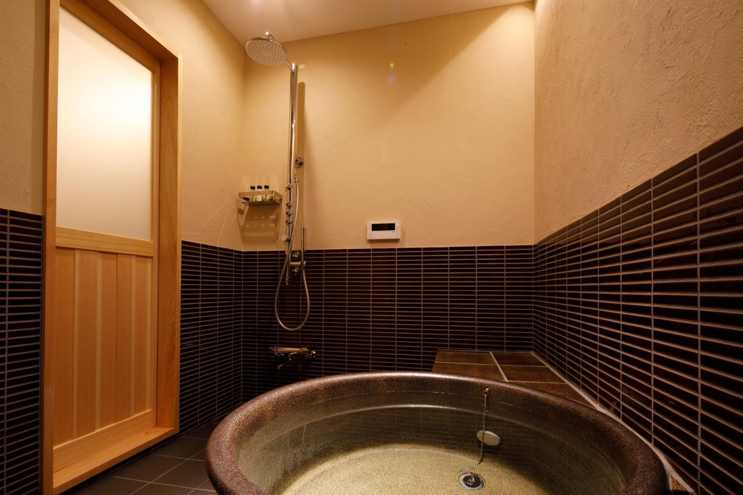 Luxury Suite - Photo 39