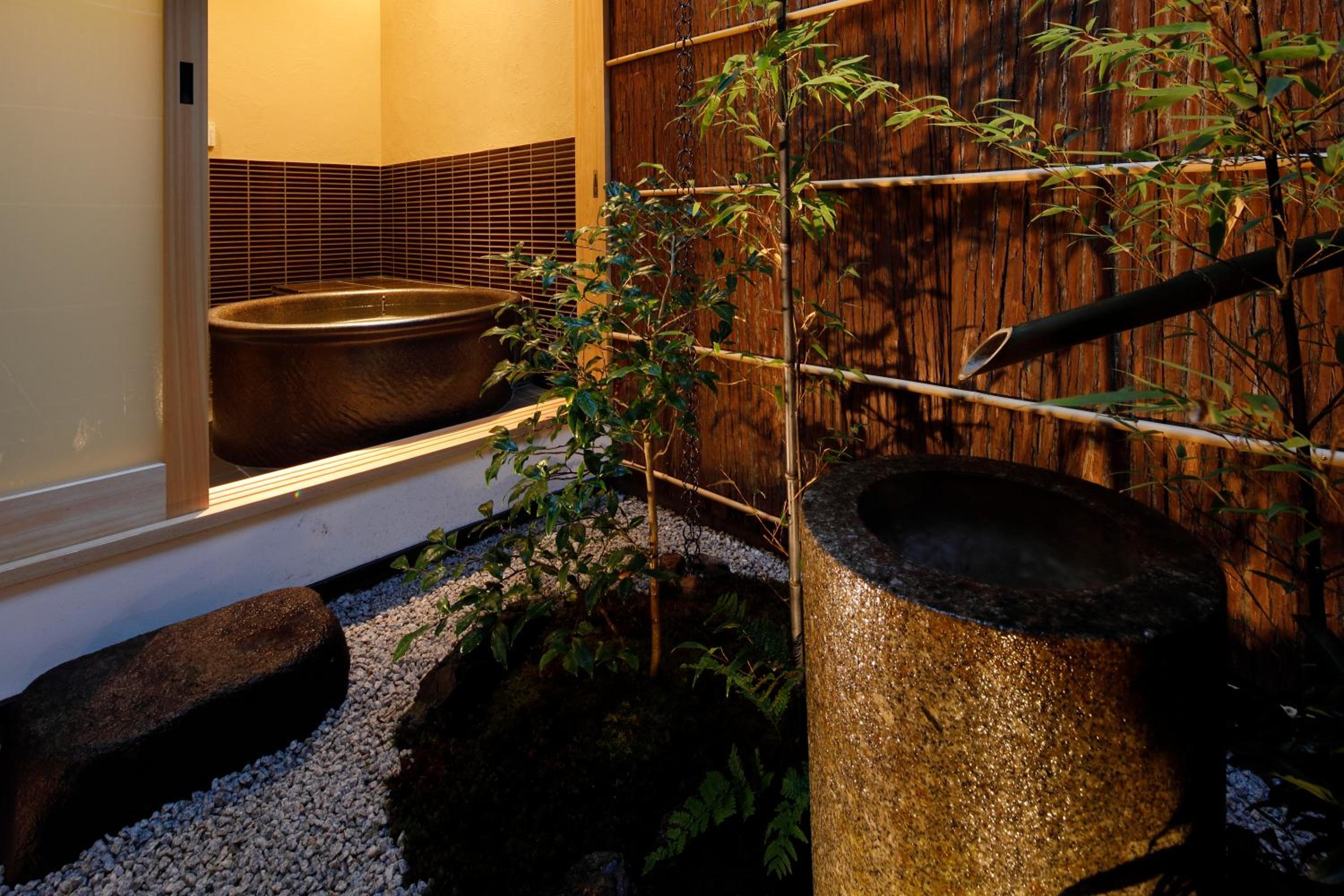 Luxury Suite - Photo 21