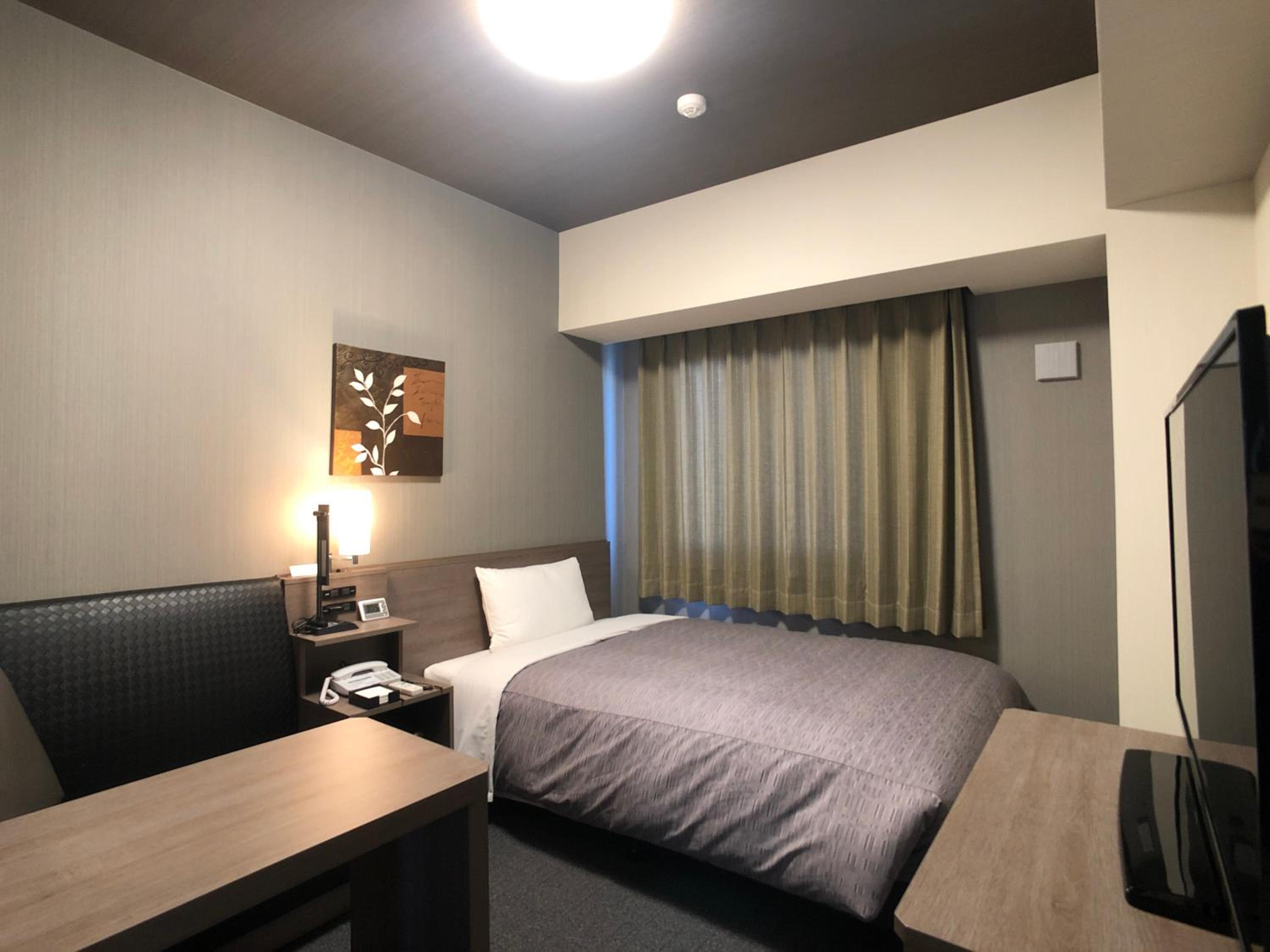 Single Room - Non-Smoking - With Smoking Area on the Floor