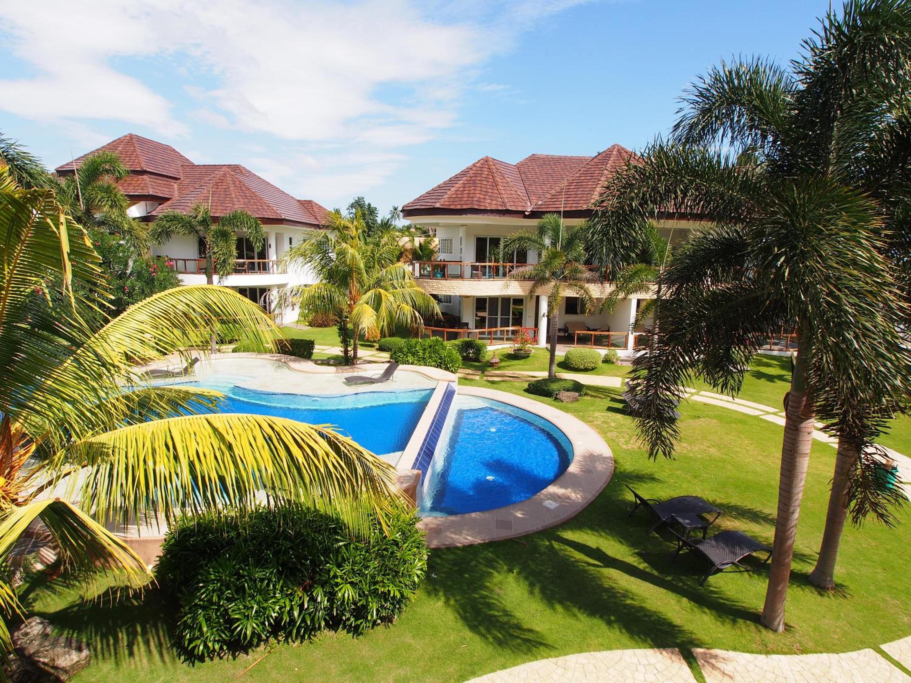 2 Bedroom Apartment Poolside  photo 2