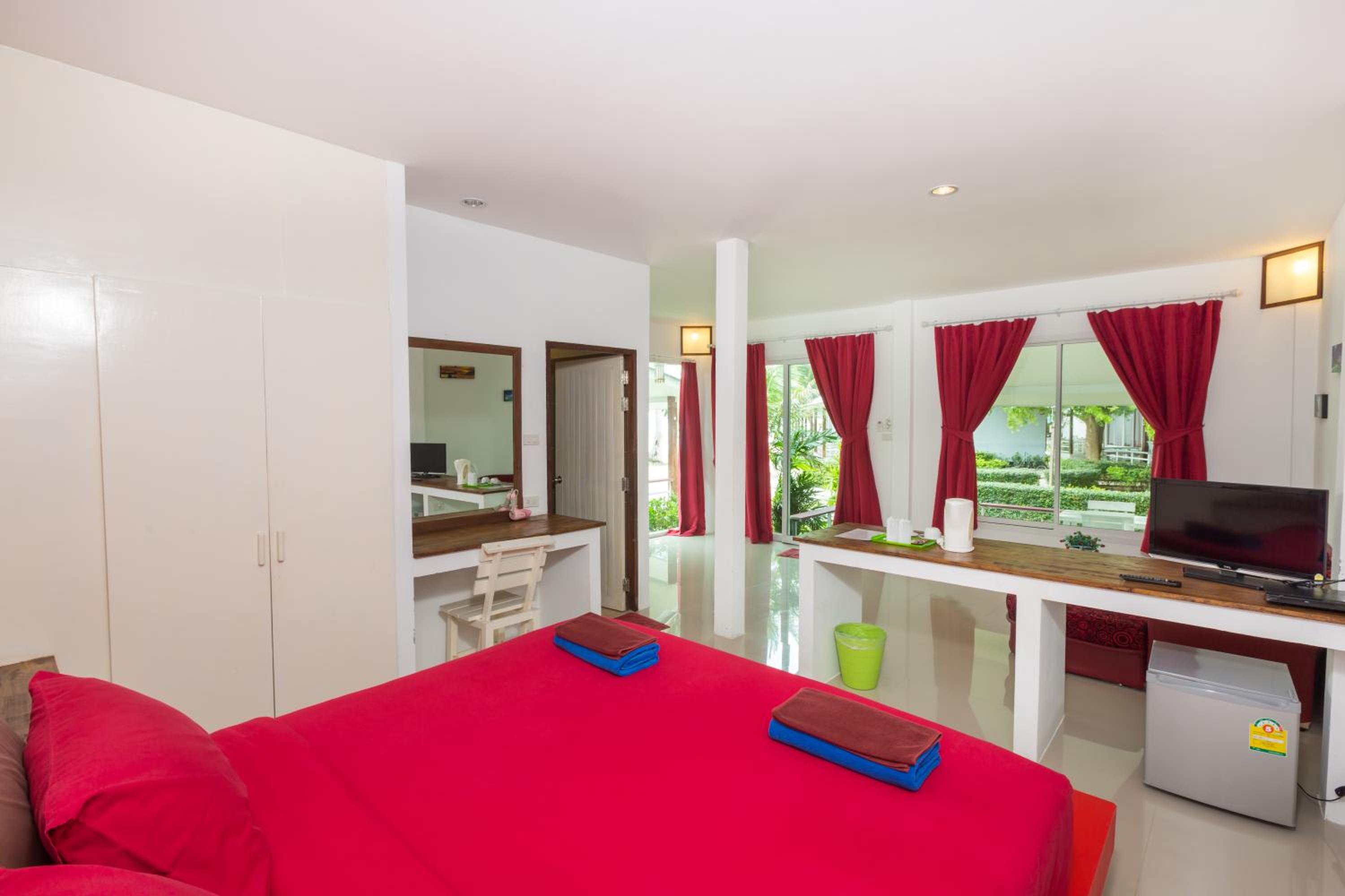 Deluxe Bungalow with Garden View - Photo 2