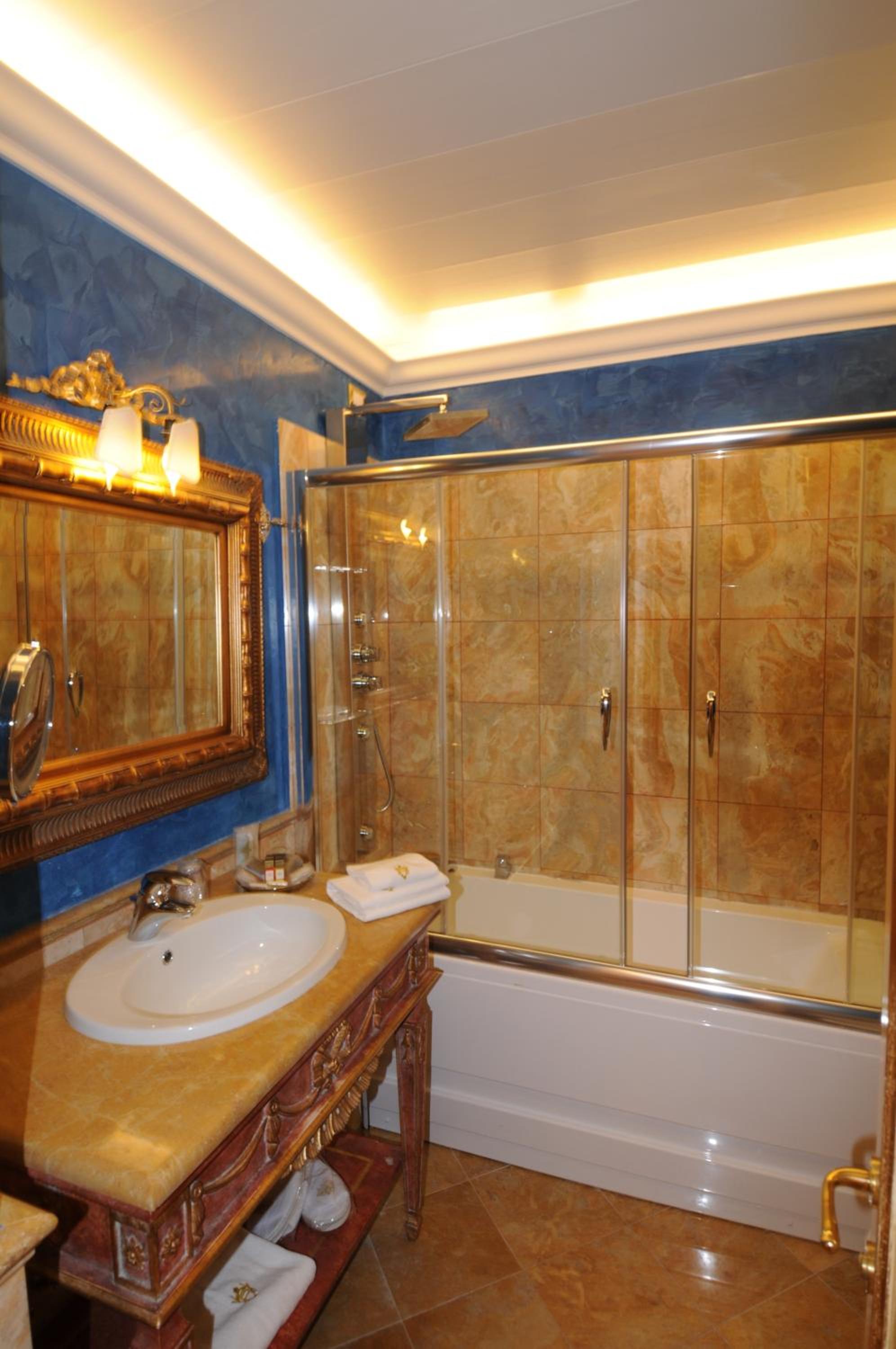 Classic Double or Twin Room photo 2