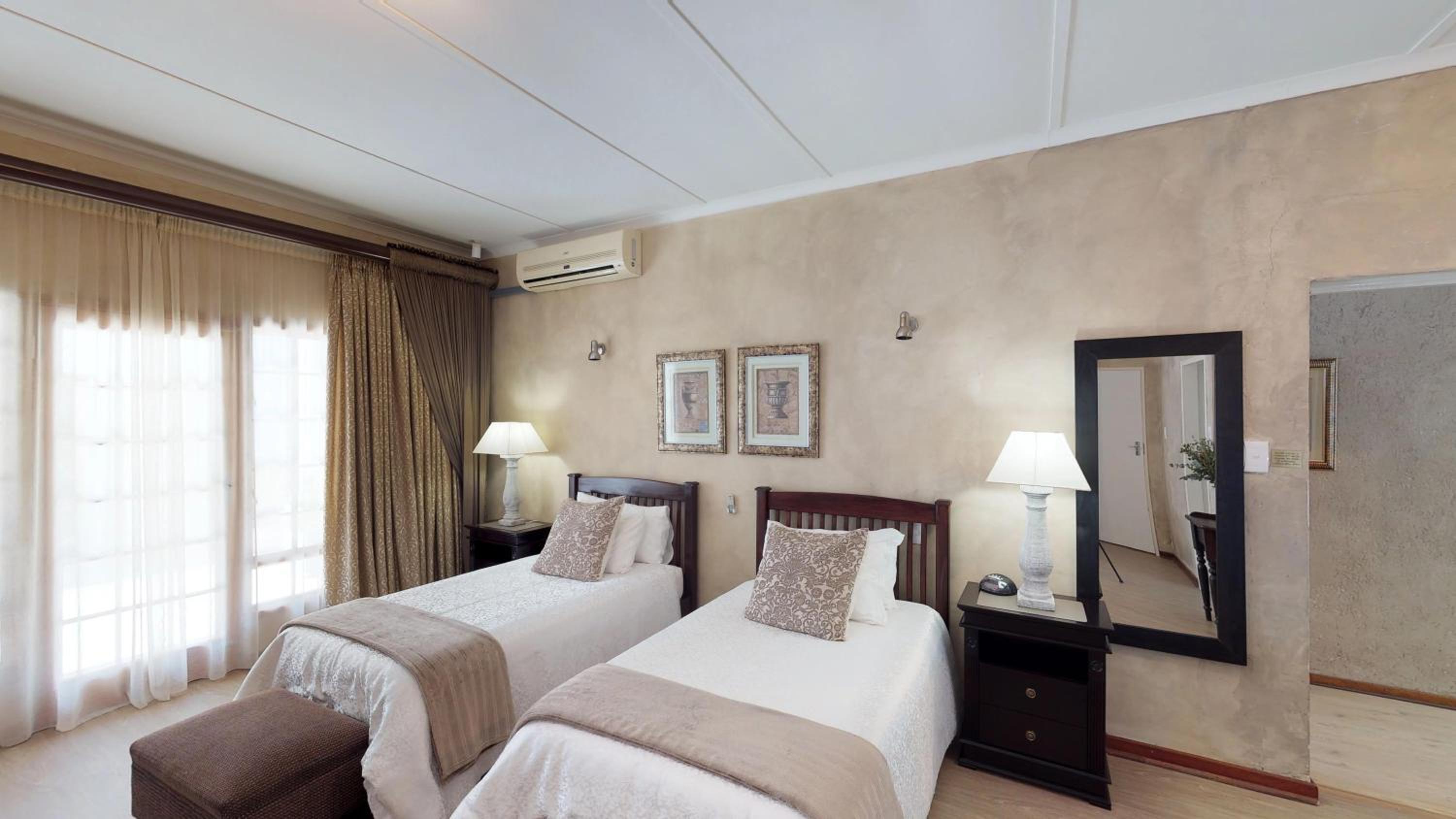 Double or Twin Room photo 3