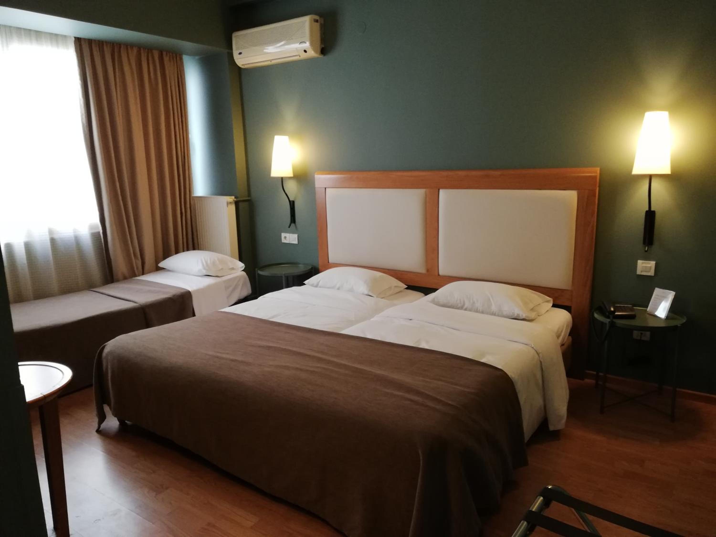 Triple Room (2 Adults + 1 Child) - Photo 1